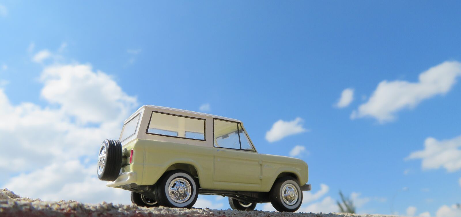 4.3 - 172.0 mm sample photo. Ford bronco, car, sky photography