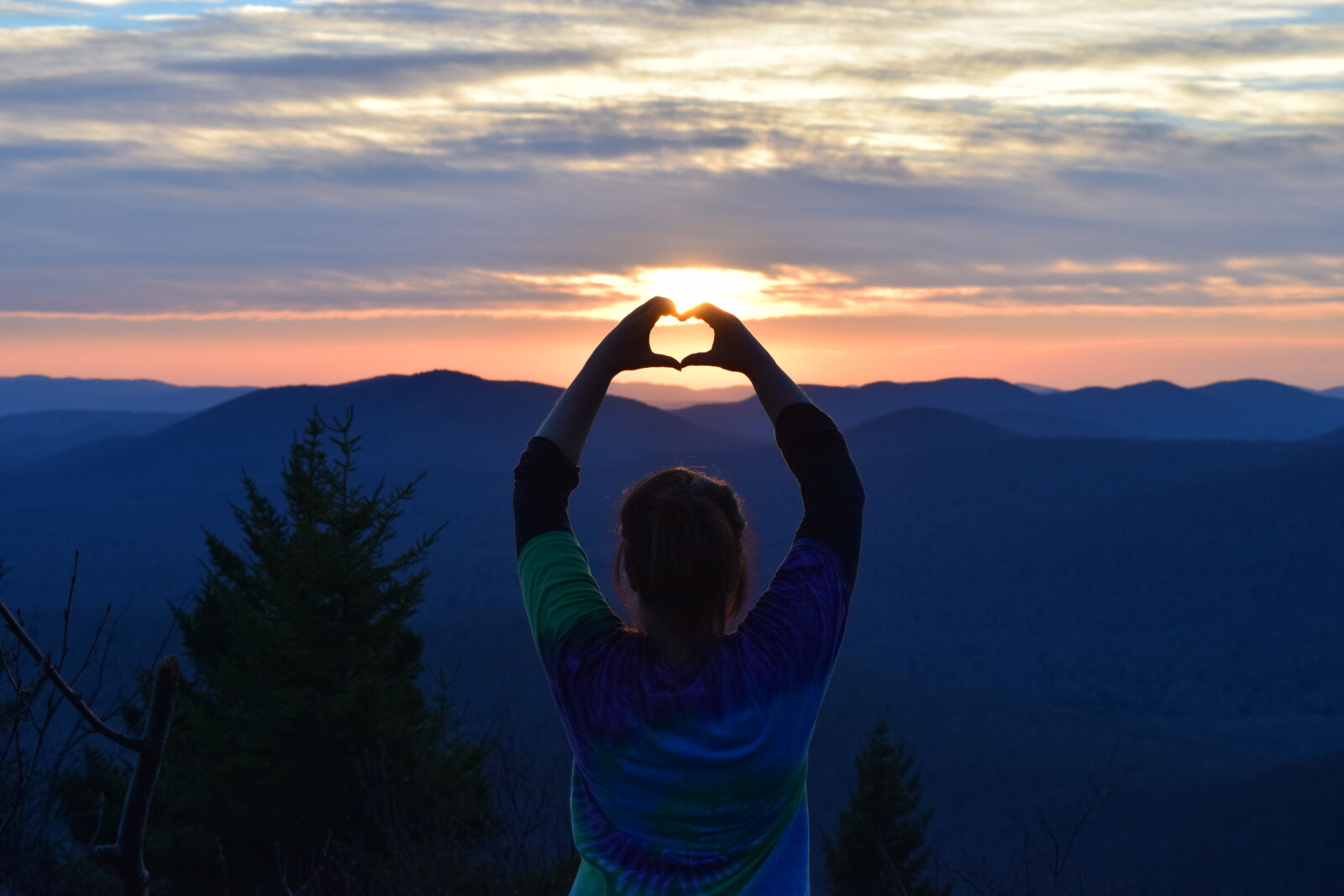 Nikon D3300 sample photo. Girl, hands, heart, hike photography