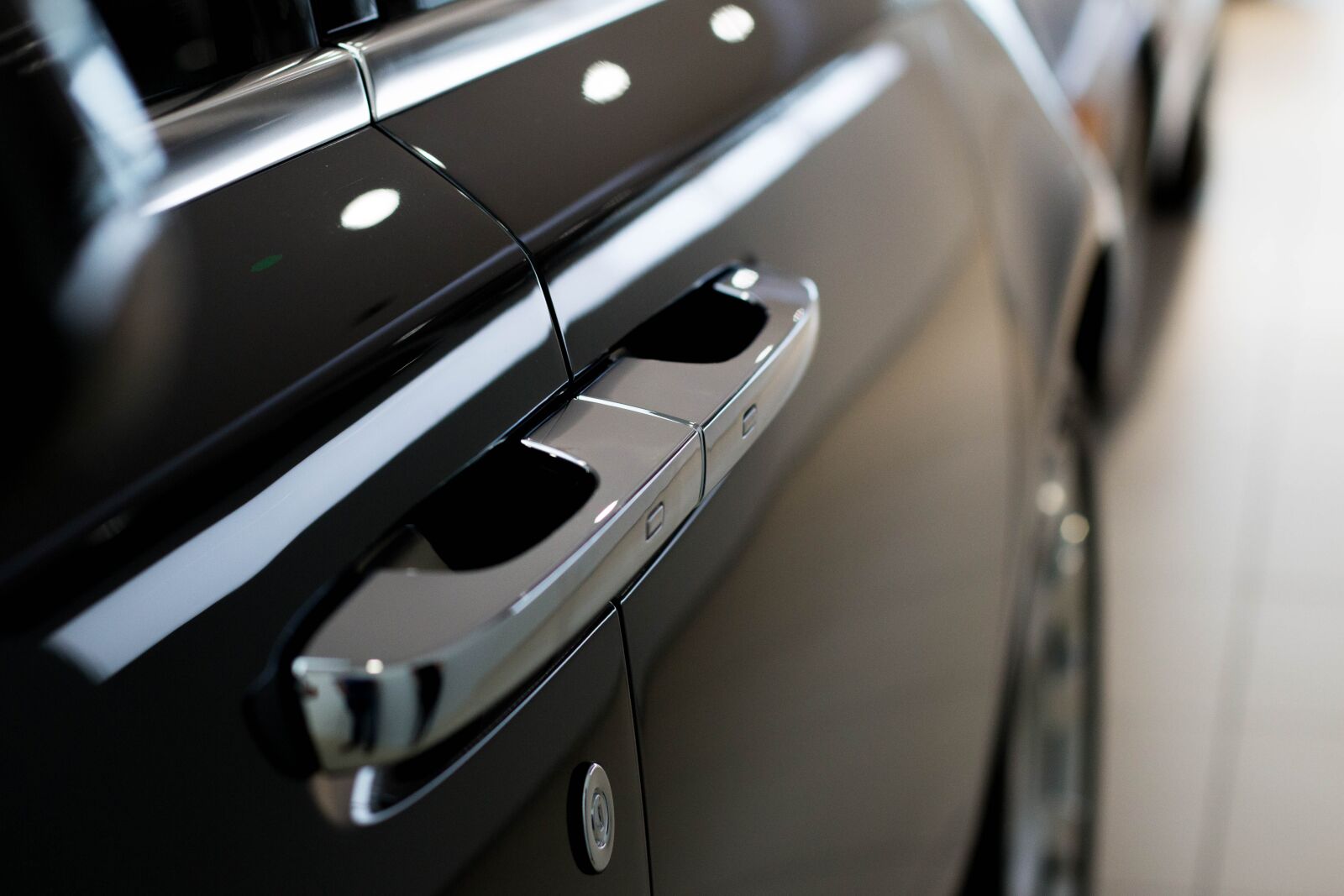 Canon EOS 70D + Canon EF 50mm F1.4 USM sample photo. Car, big car, luxury photography