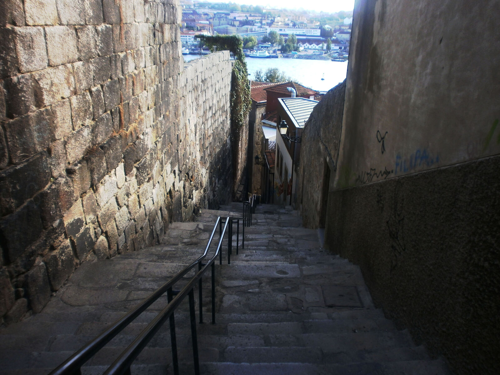 Olympus VG110,D700 sample photo. City, downstairs, portugal, portuguese photography