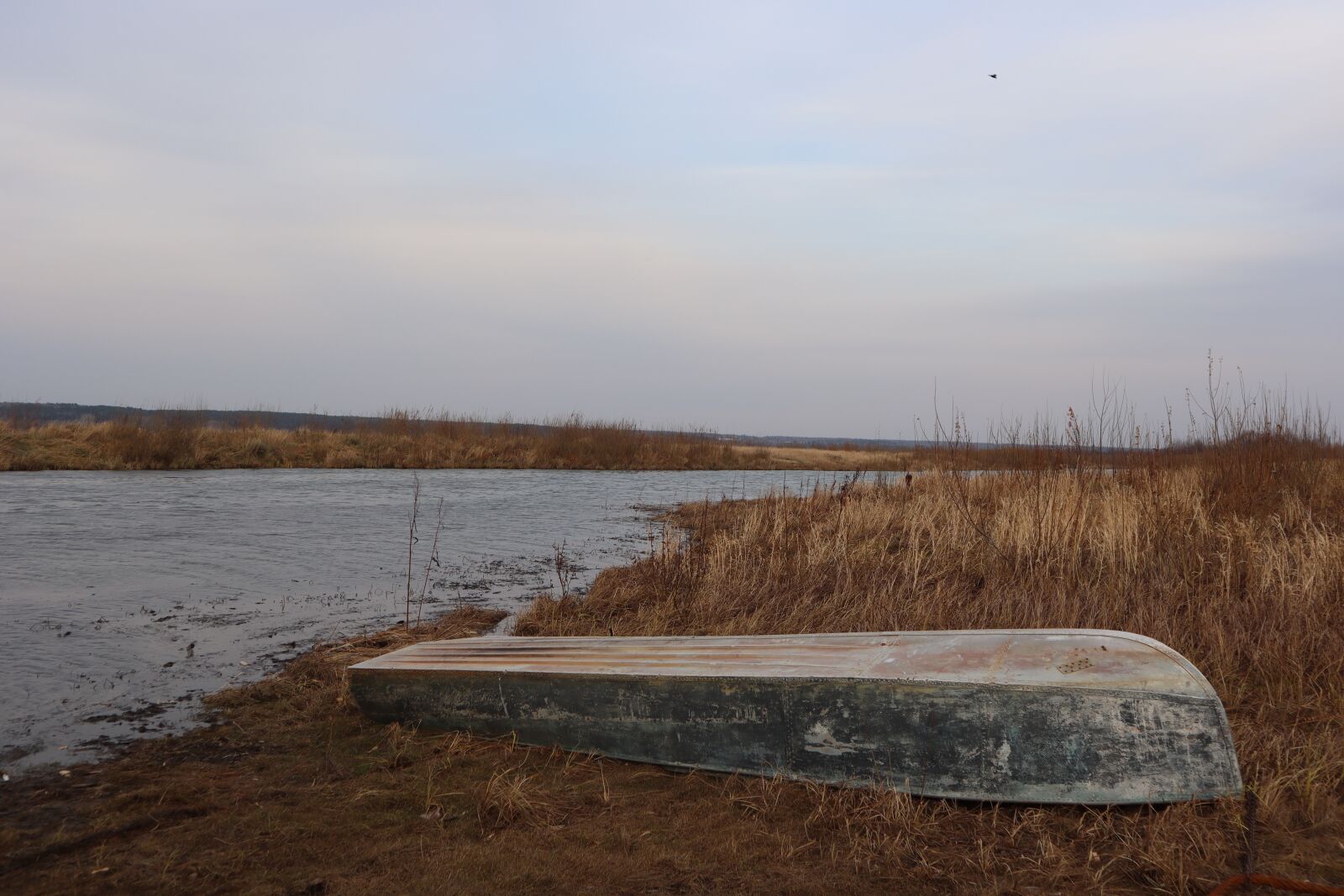 Canon EF-M 15-45mm F3.5-6.3 IS STM sample photo. Boat, river, riverbank photography