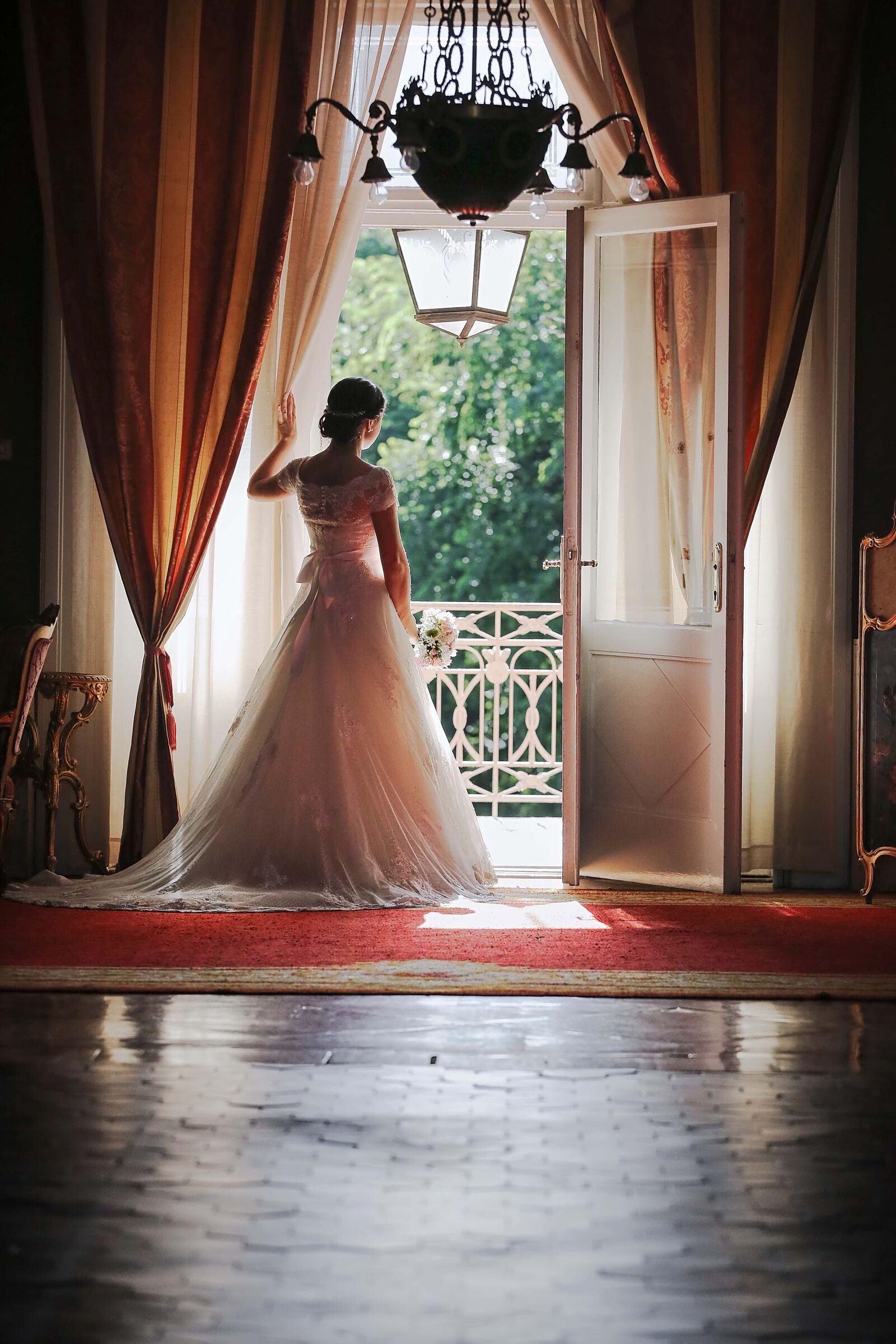 Canon EOS 5D Mark III sample photo. Decor, balcony, bride, wedding photography