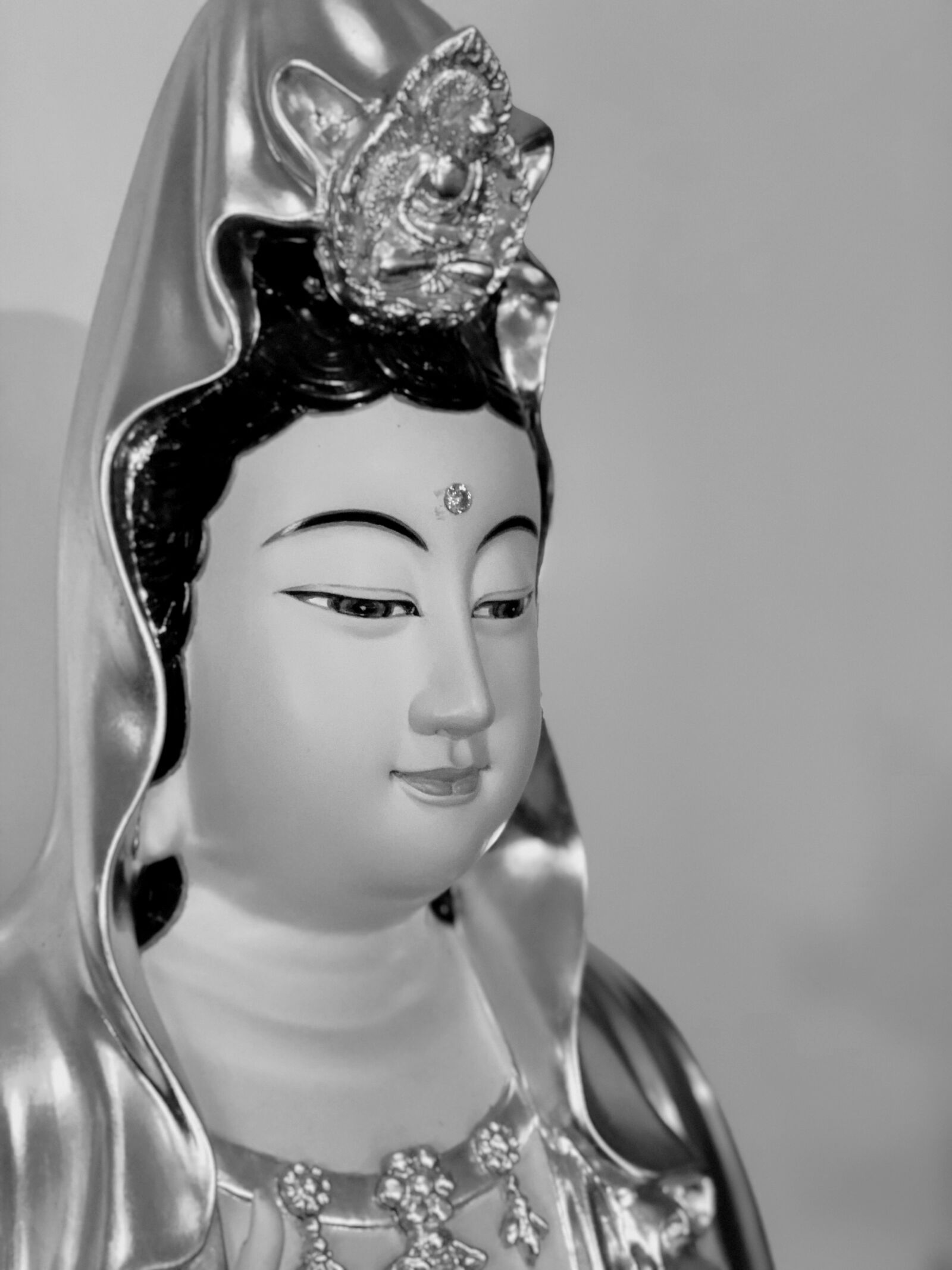 Apple iPhone 8 Plus sample photo. Guanyin, a kindly face photography