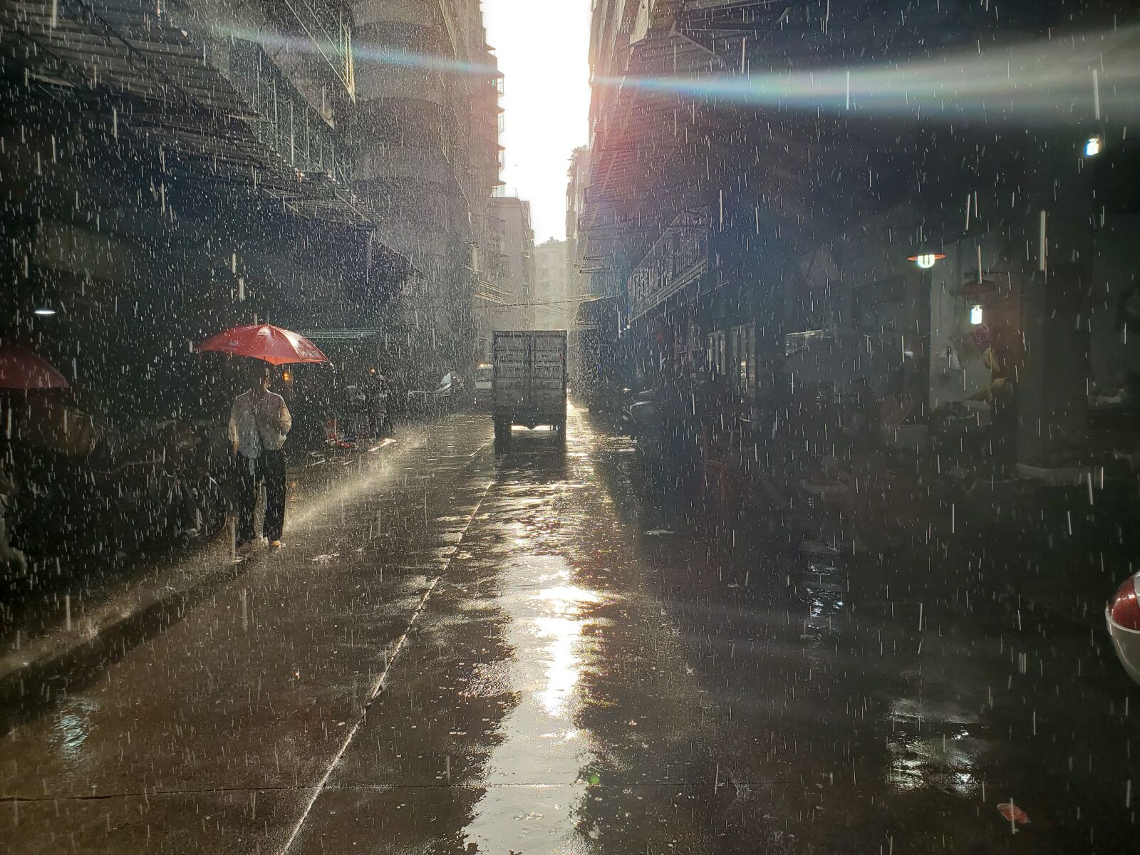 Samsung Galaxy S10 sample photo. Chaozhou, street, rain or photography