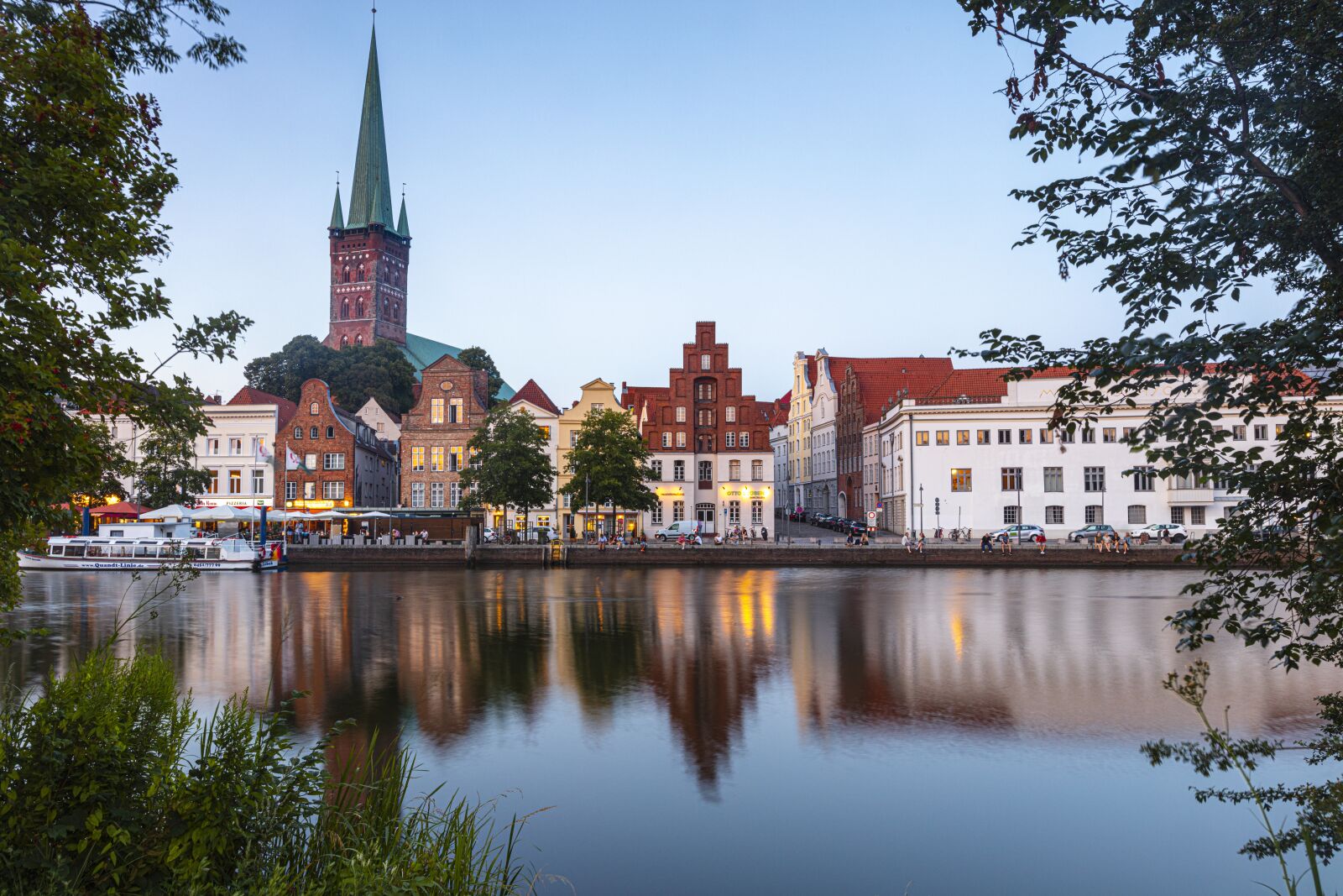 Canon EOS 5DS R sample photo. Lübeck, water, evening photography