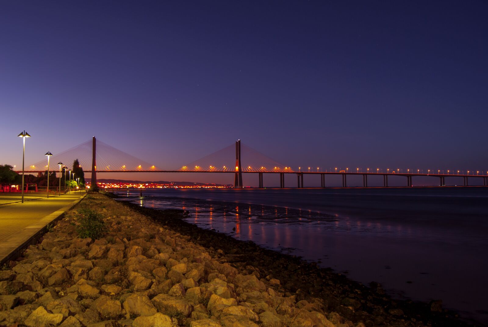 Nikon D3000 sample photo. Lisbon, night, water photography