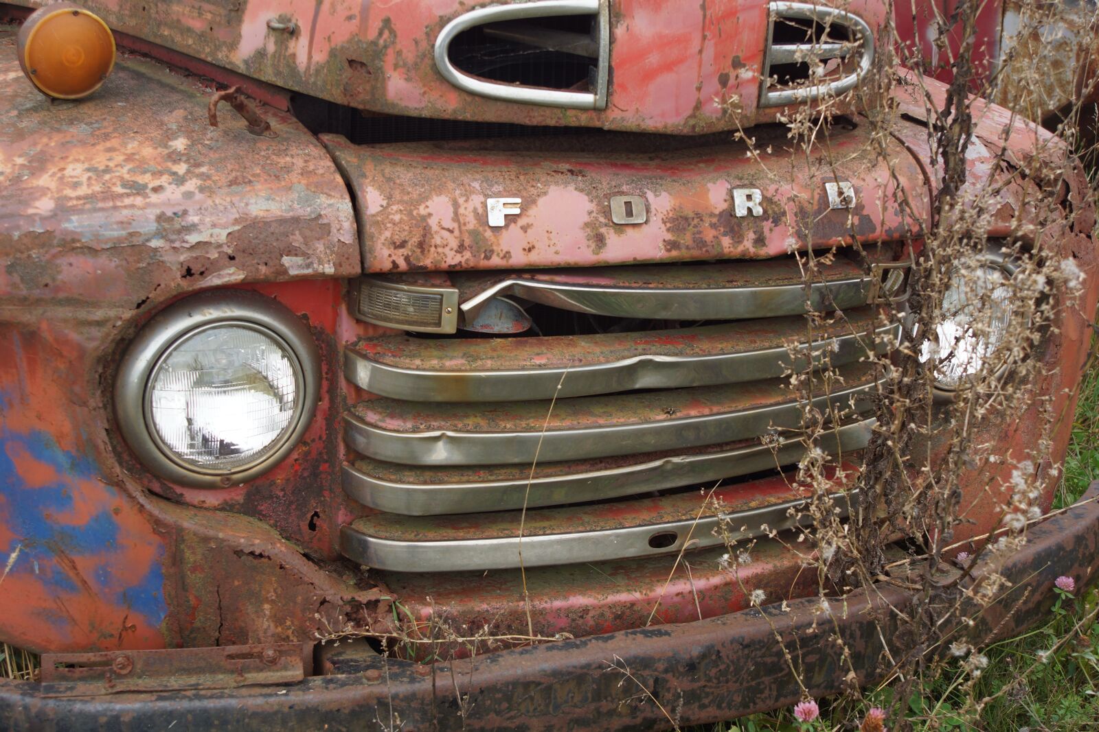 Sony SLT-A77 sample photo. Rusty, truck, old photography