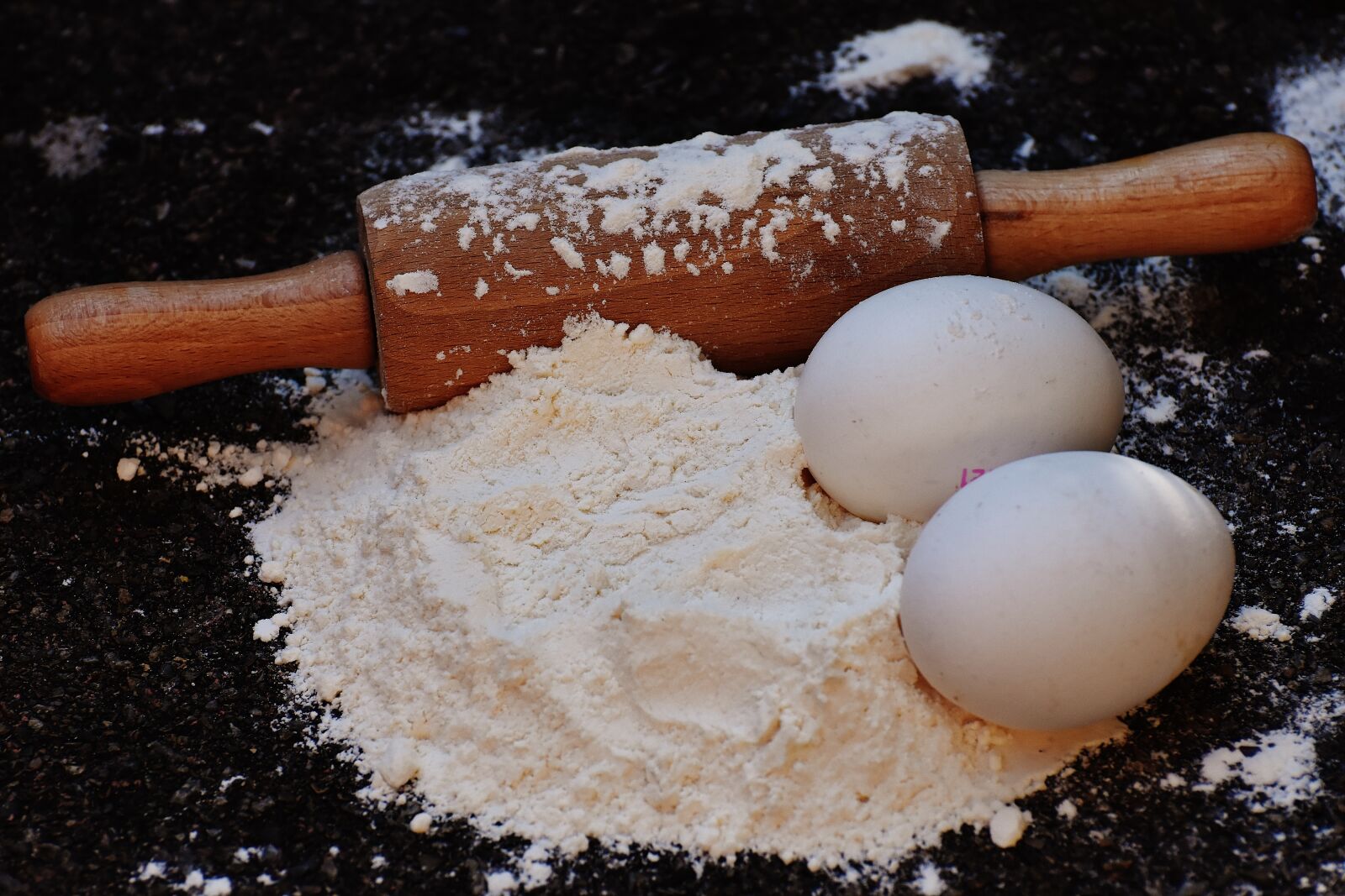 Nikon D7200 sample photo. Bake, rolling pin, egg photography