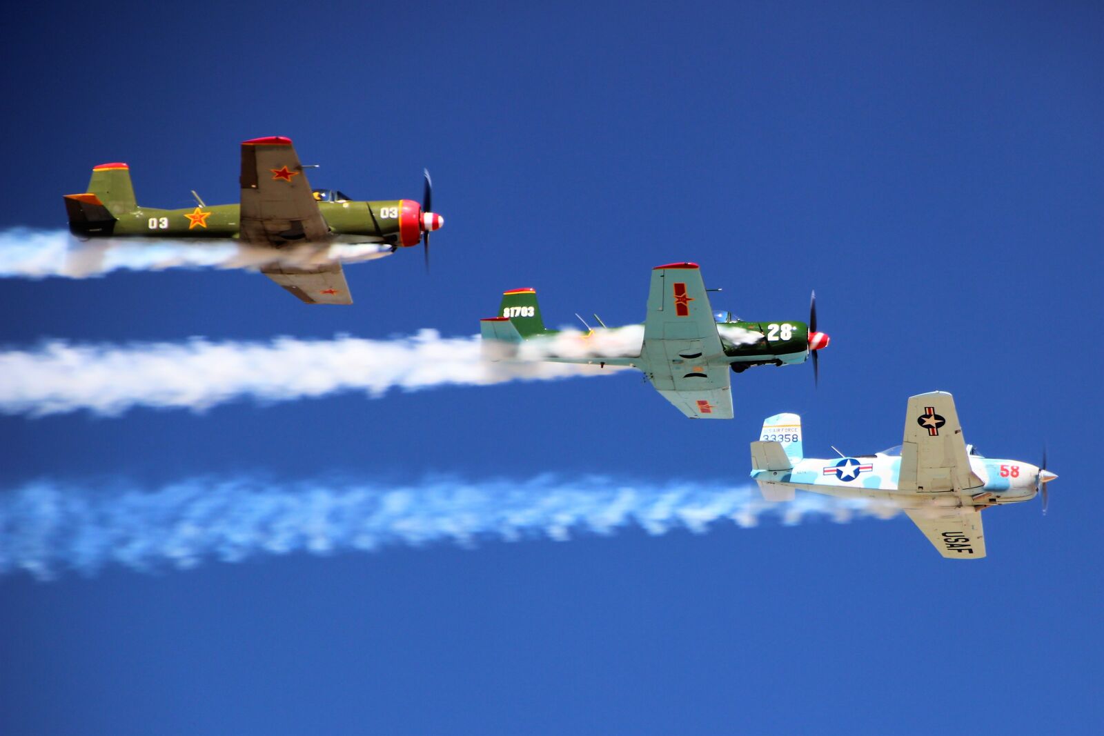 Canon EOS 600D (Rebel EOS T3i / EOS Kiss X5) sample photo. Planes, aircraft, airplane photography