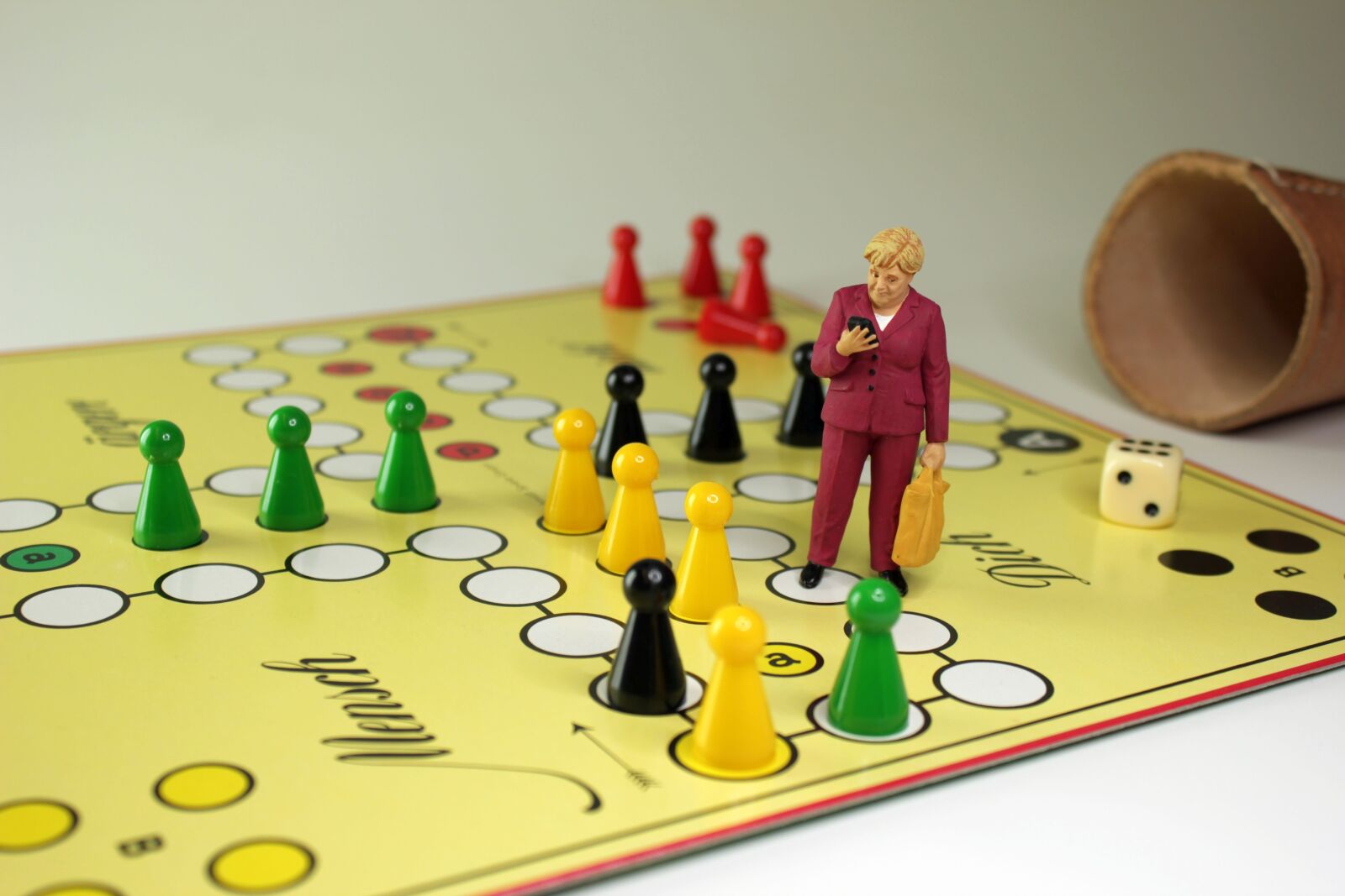 Canon EOS 550D (EOS Rebel T2i / EOS Kiss X4) sample photo. Jamaica, coalition, miniature figures photography