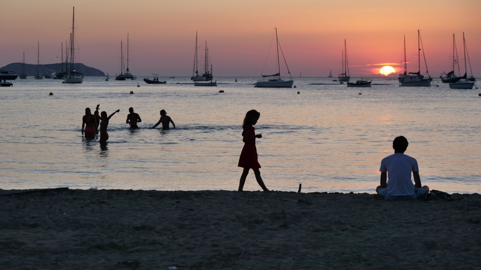 Panasonic Lumix DC-GH5 sample photo. Sunset, contemplation, water photography