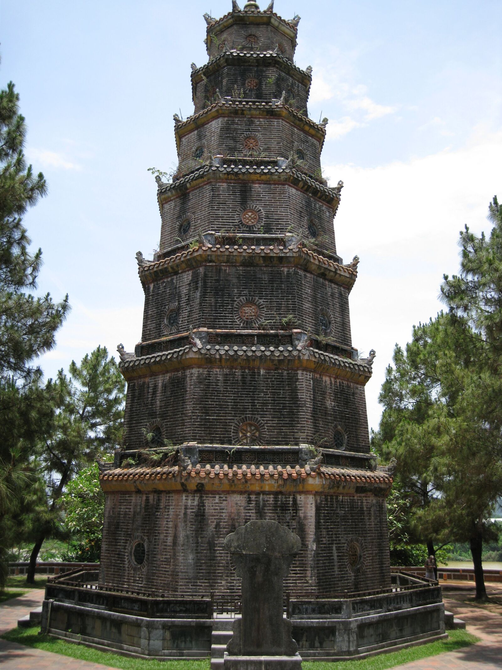 Canon DIGITAL IXUS 960 IS sample photo. Pagoda, viet nam, temple photography
