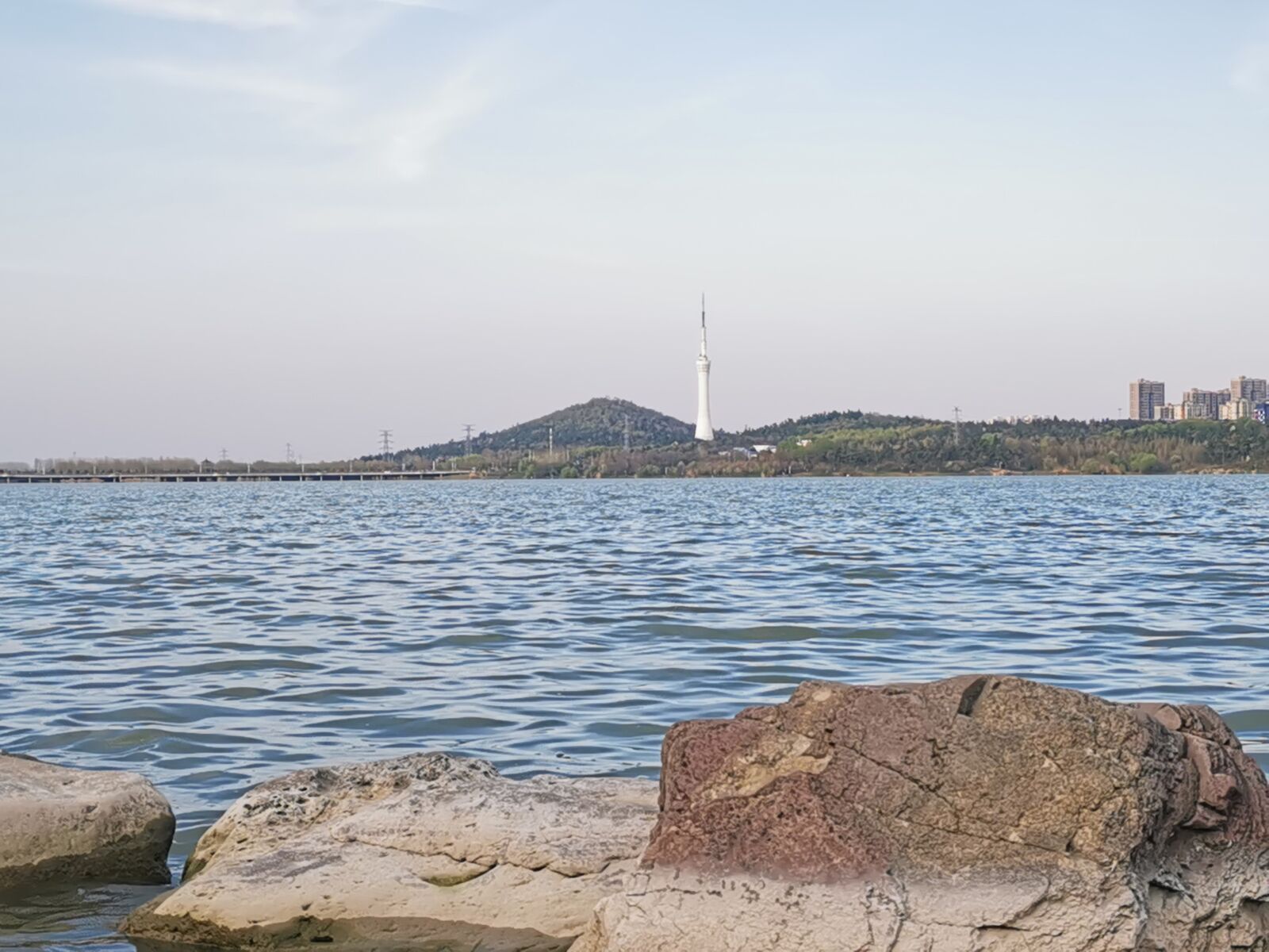 HUAWEI P30 sample photo. Lake, stone, lighthouse photography