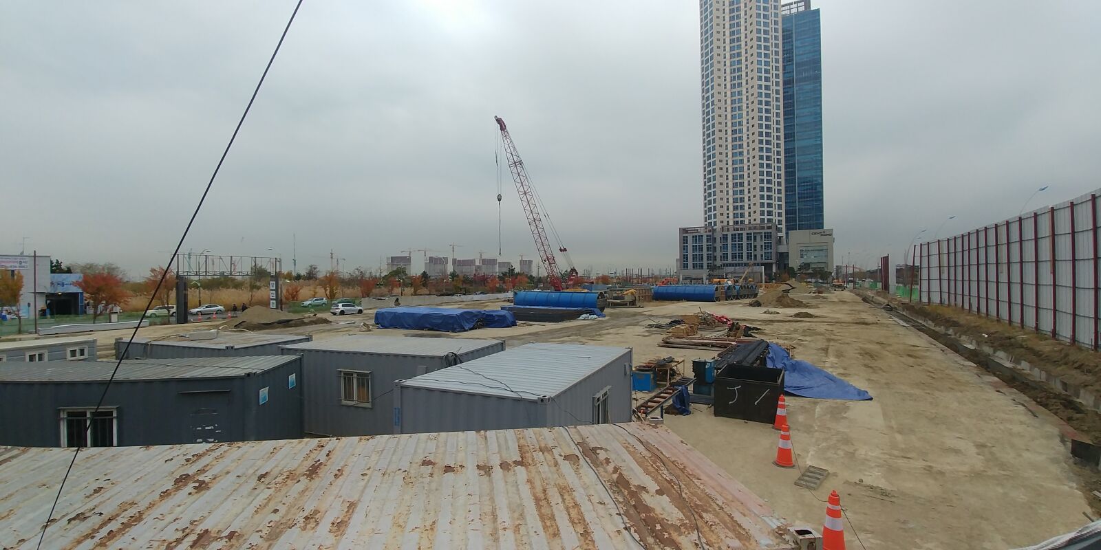 LG G6 sample photo. Building, construction, safety photography
