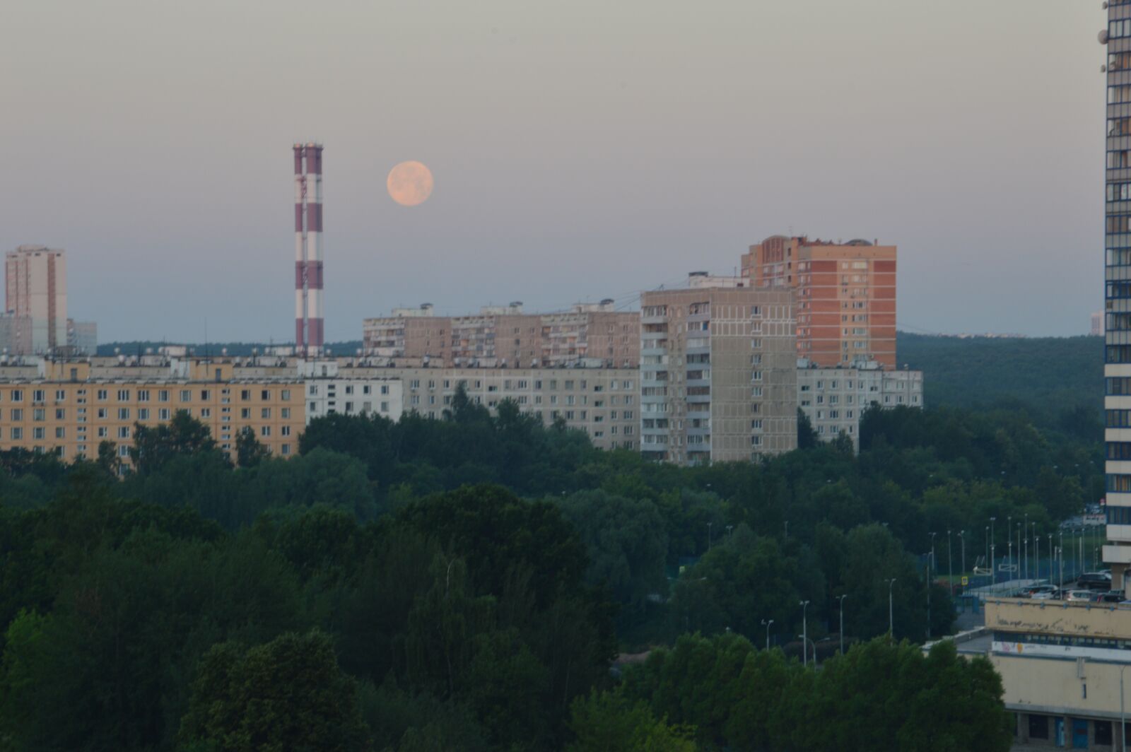 Nikon D3200 sample photo. Prefabricated house, moon, city photography