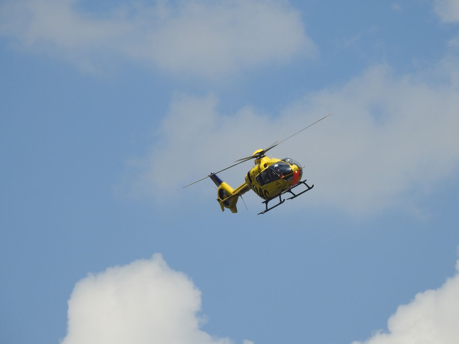 Nikon Coolpix P900 sample photo. Helicopter, adac, rescue helicopter photography
