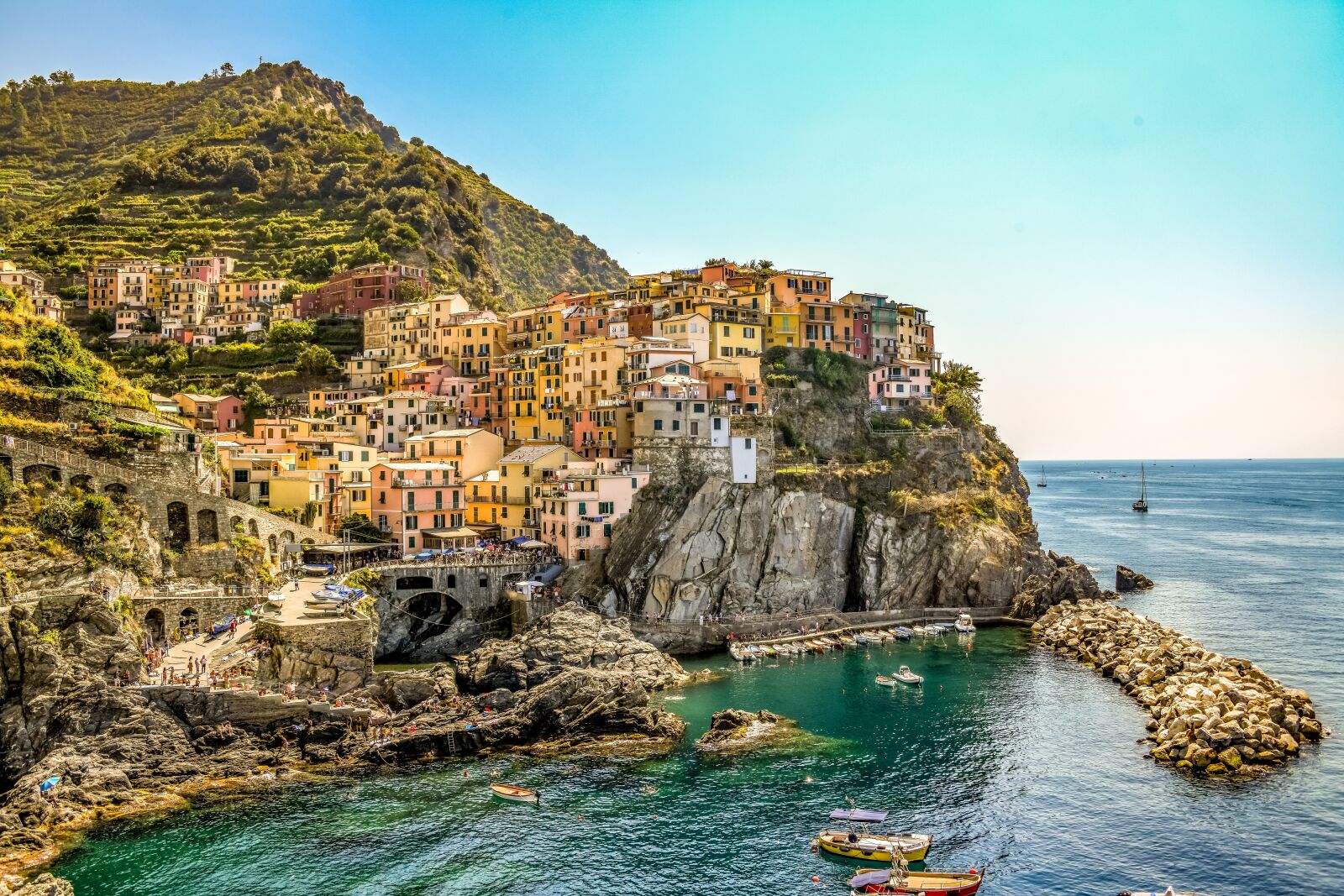 Tamron 28-300mm F3.5-6.3 Di VC PZD sample photo. Manarola, cinque terre, italy photography