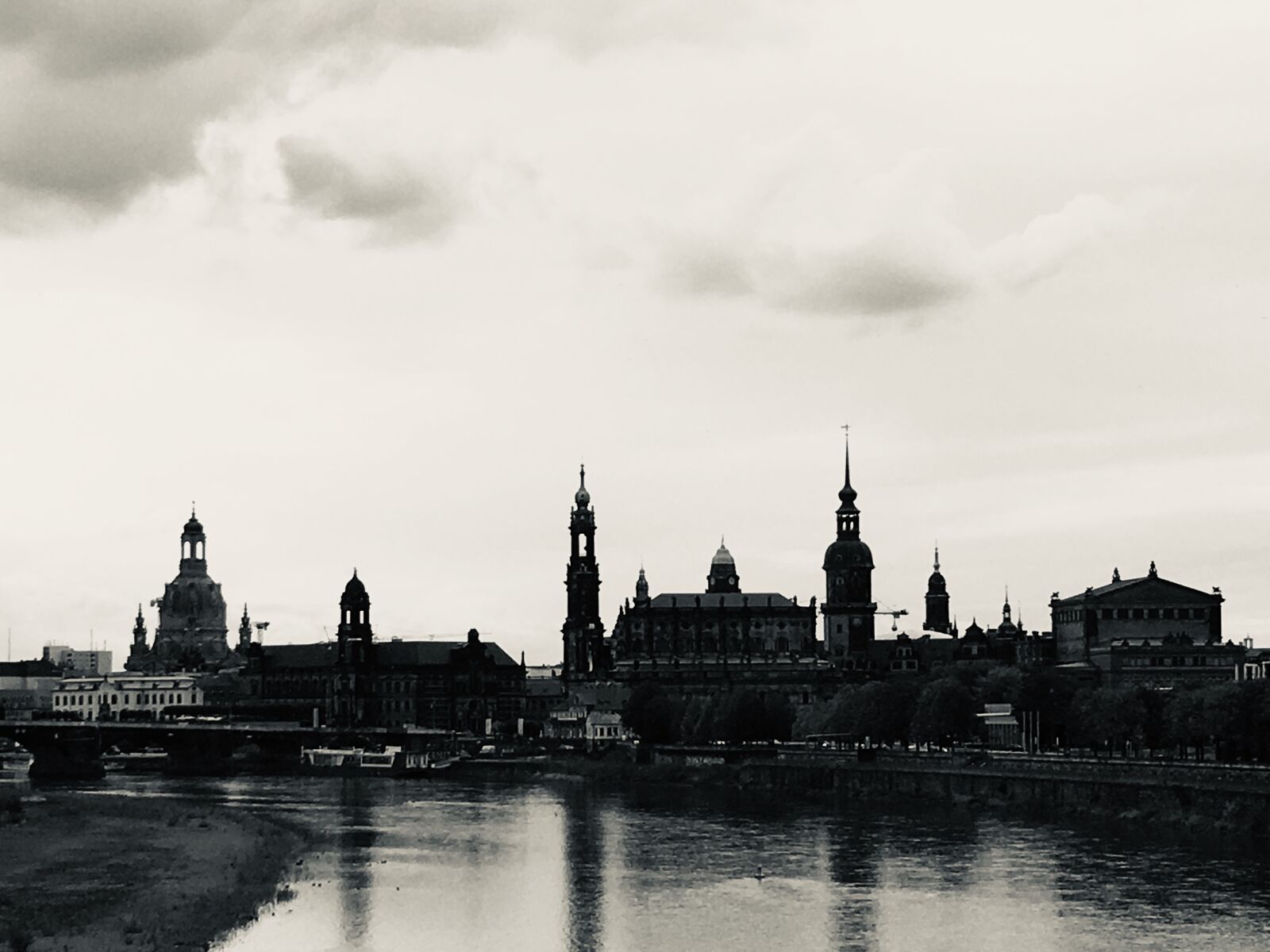 iPhone SE back camera 4.15mm f/2.2 sample photo. Dresden, black white, sw photography