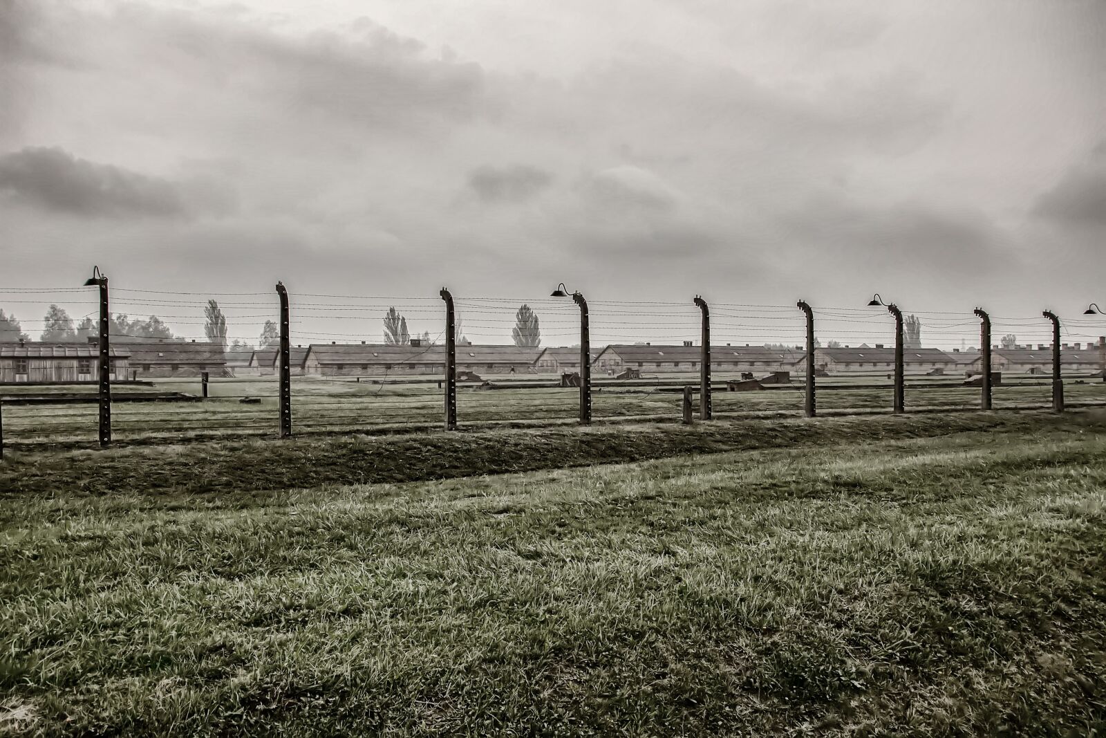 Canon EOS 600D (Rebel EOS T3i / EOS Kiss X5) sample photo. Auschwitz 2, brezinka, auschwitz photography