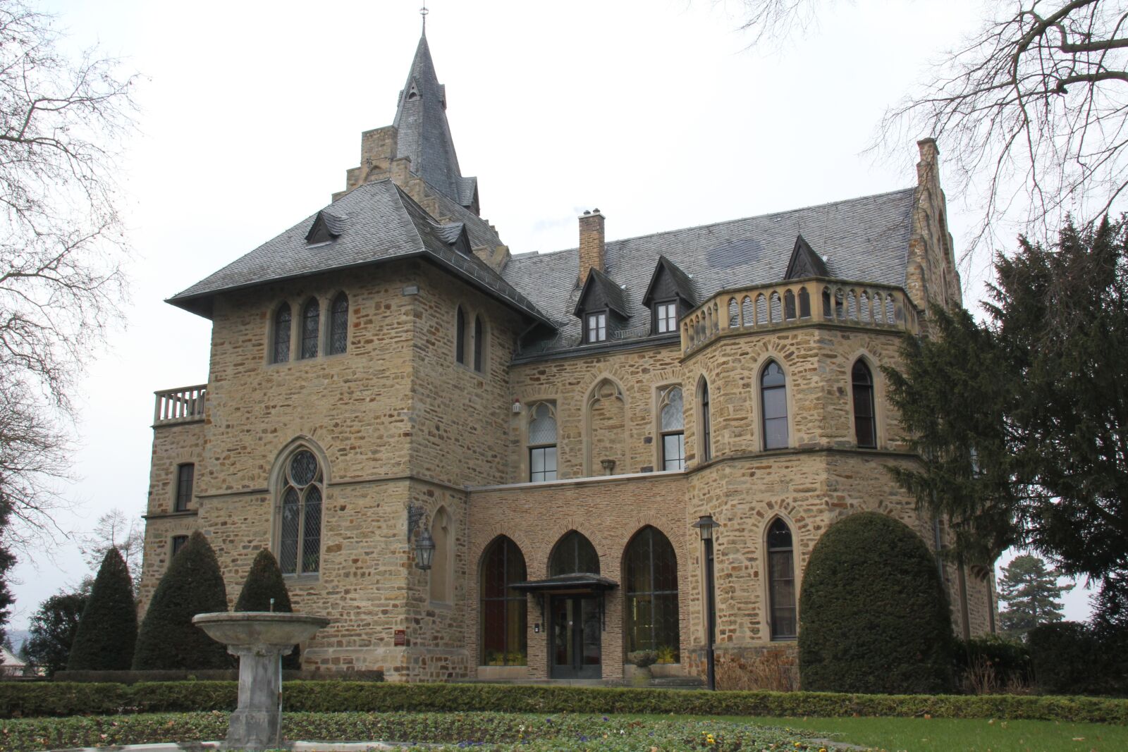 Canon EOS 550D (EOS Rebel T2i / EOS Kiss X4) sample photo. Building, castle, architecture photography