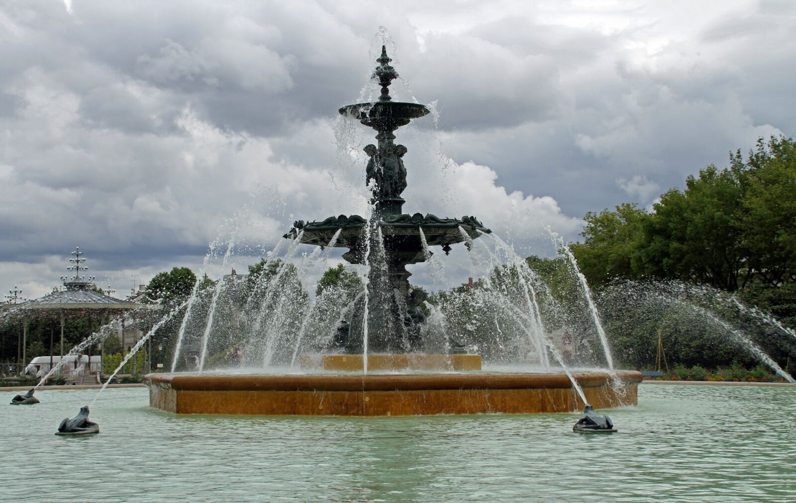 Canon EOS 7D sample photo. Water jet, basin, fountain photography