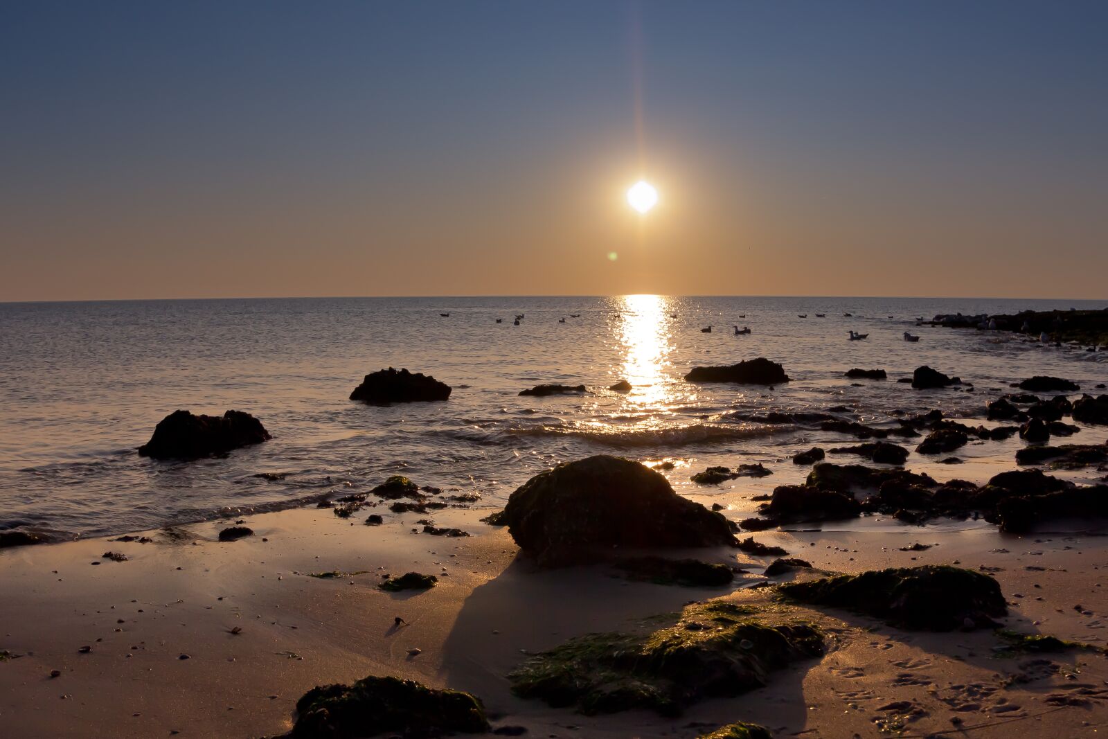 Canon EOS 50D + Canon EF-S 10-18mm F4.5–5.6 IS STM sample photo. Sunset, sea, north sea photography