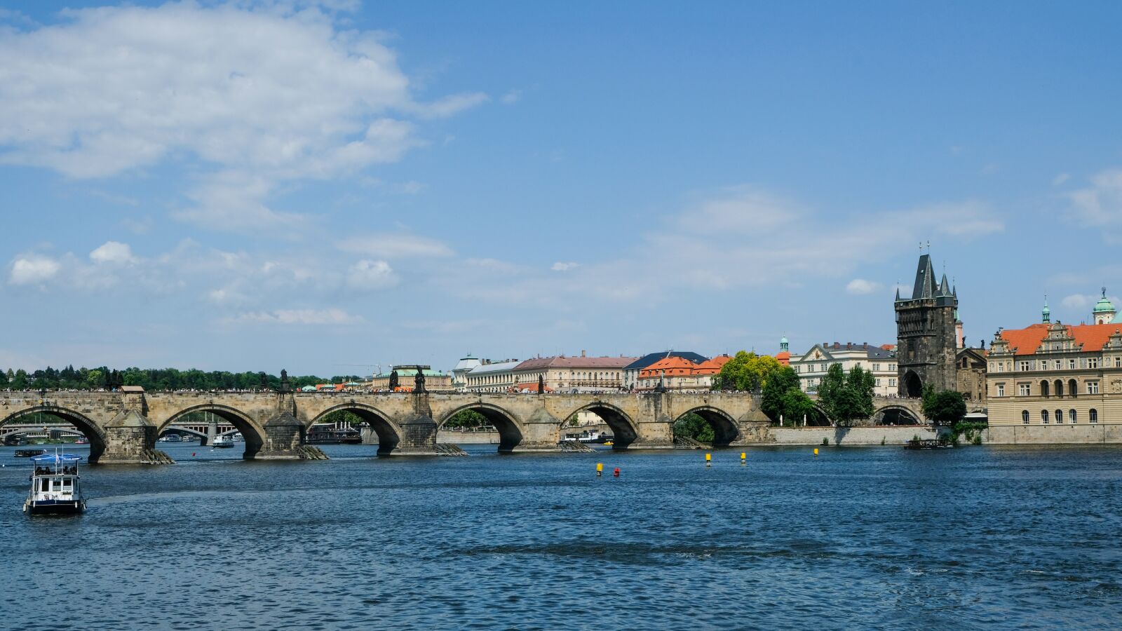 Fujifilm XF 18-55mm F2.8-4 R LM OIS sample photo. Prague, moldova, czech republic photography