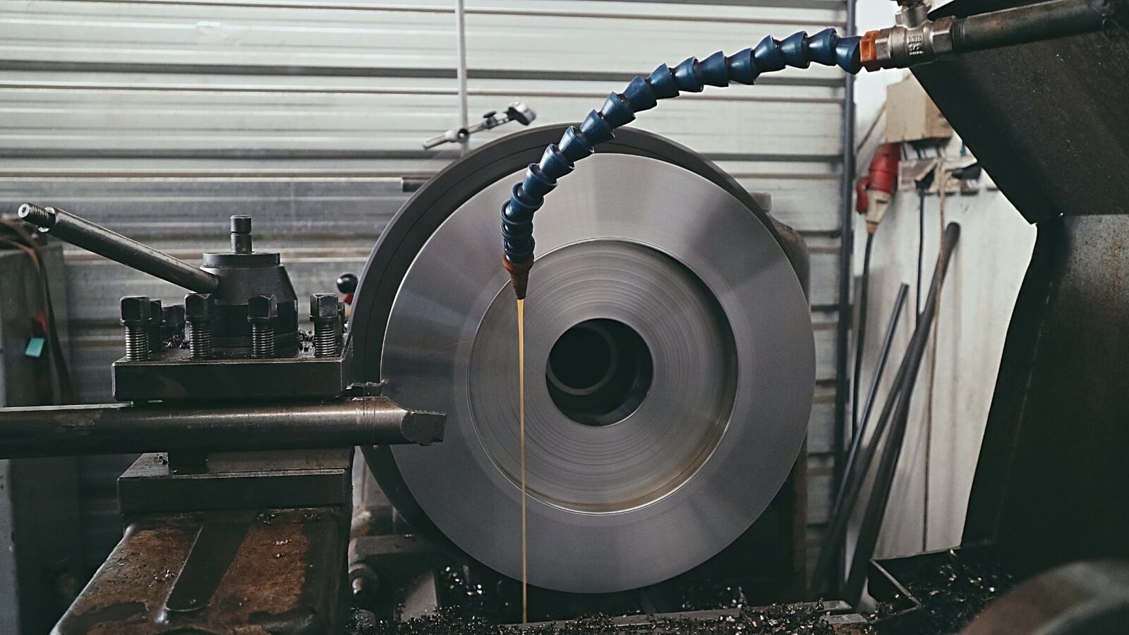 Canon EOS M3 sample photo. Industry, grinder, machine photography
