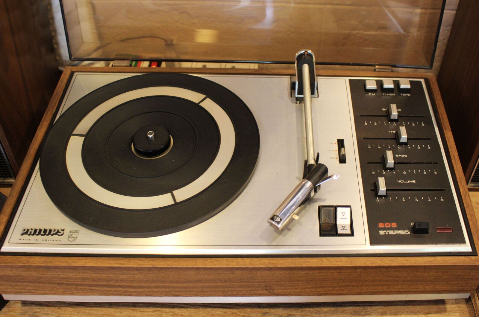 Canon EOS 700D (EOS Rebel T5i / EOS Kiss X7i) sample photo. Record player, sound center photography