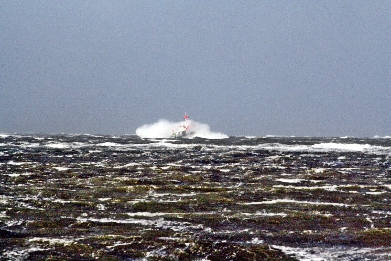 Canon EOS 1000D (EOS Digital Rebel XS / EOS Kiss F) sample photo. Danger, flood, northsea, ship photography