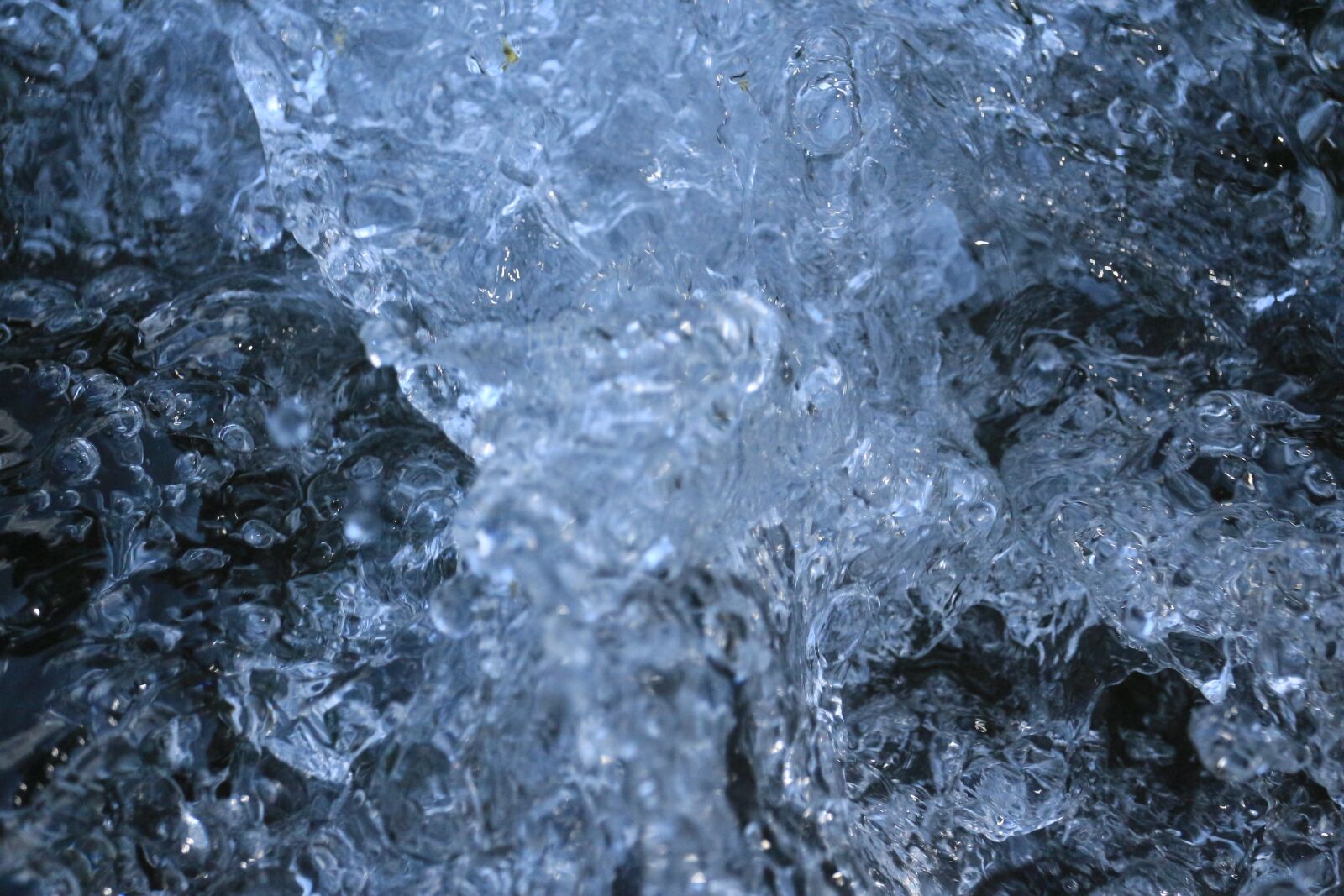 Canon EOS 700D (EOS Rebel T5i / EOS Kiss X7i) sample photo. Water, liquid, blue photography