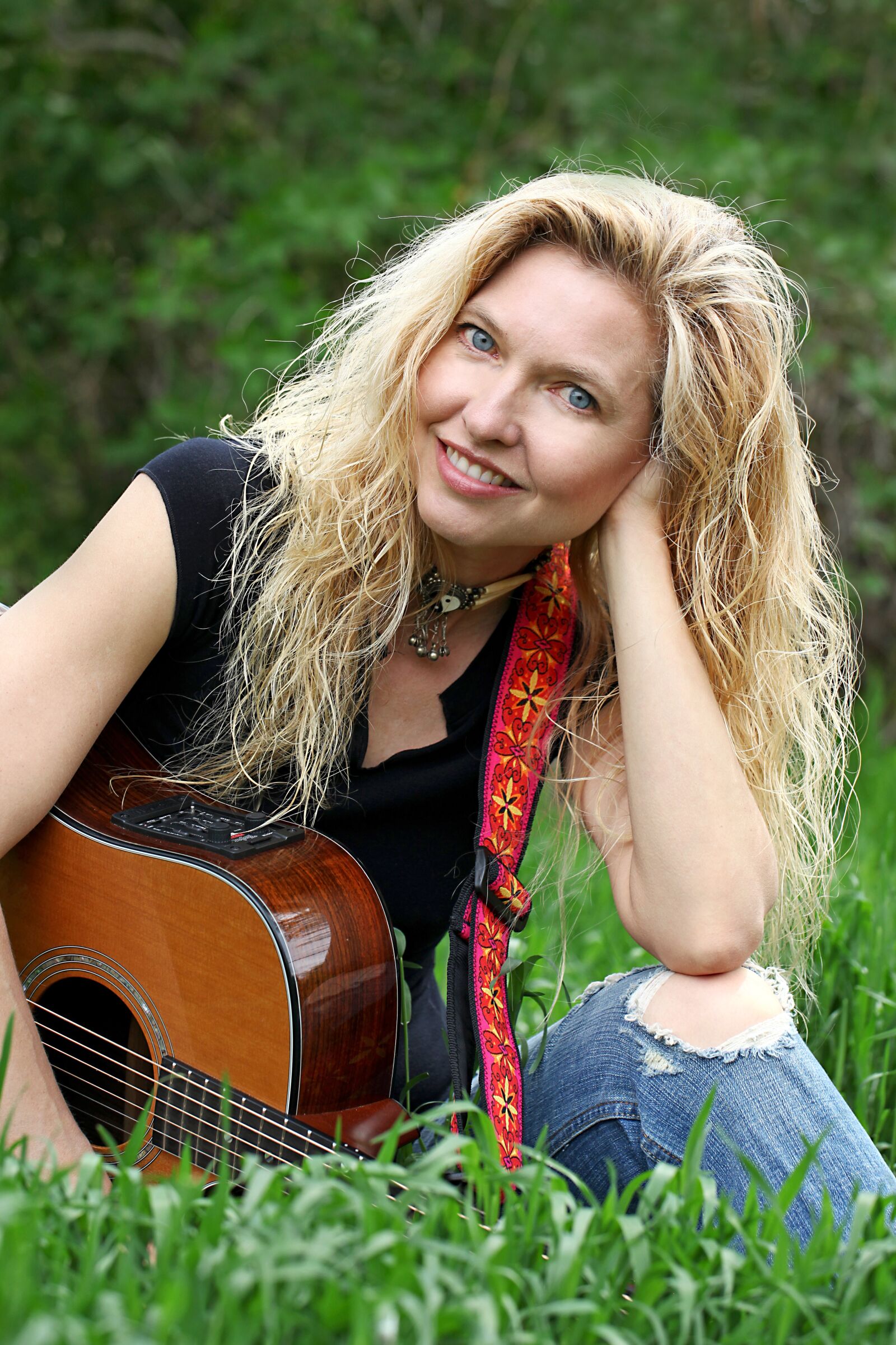 Canon EOS 5D Mark II sample photo. Woman, musician, performer photography