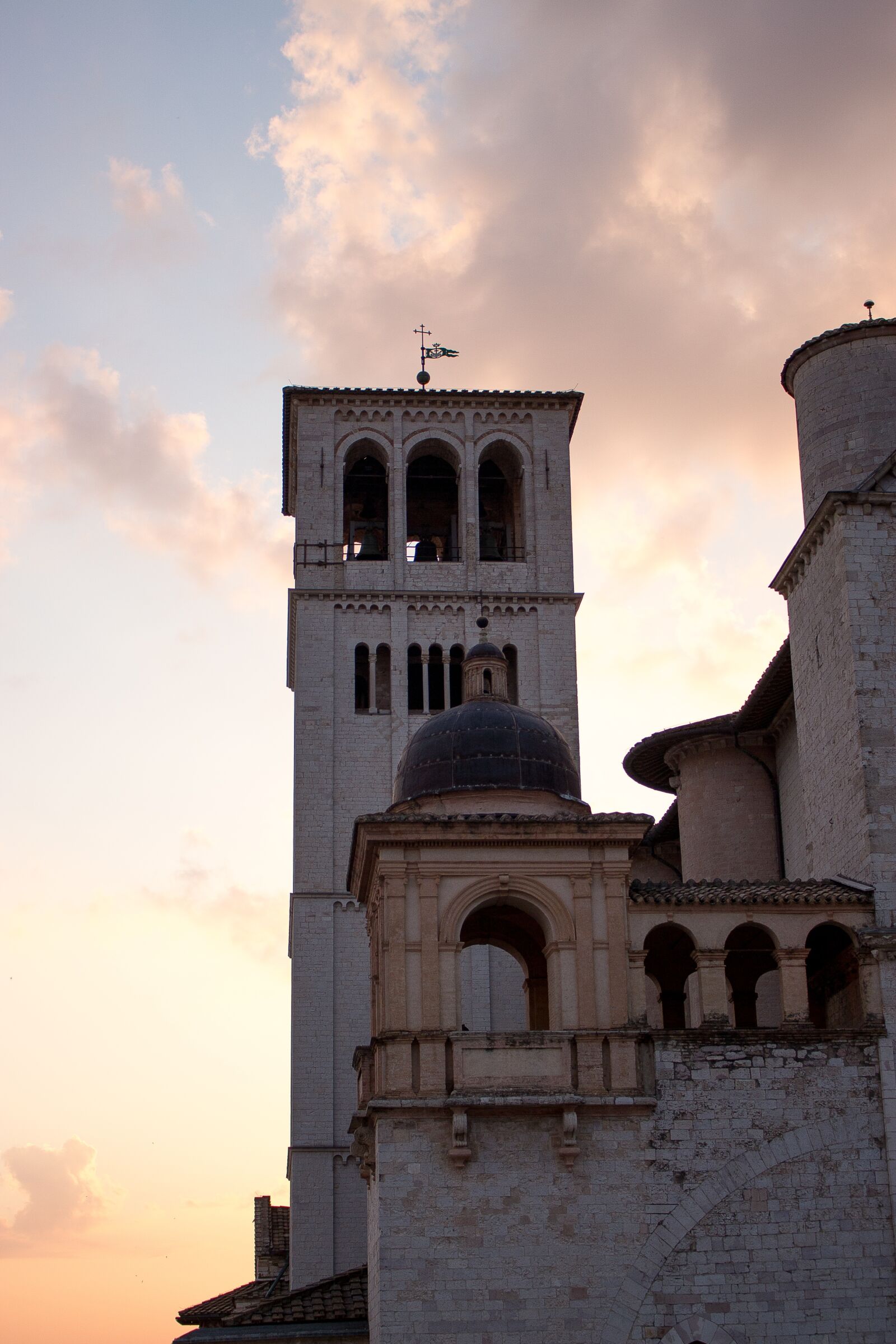 Canon EOS 700D (EOS Rebel T5i / EOS Kiss X7i) sample photo. Assisi, city, italy photography