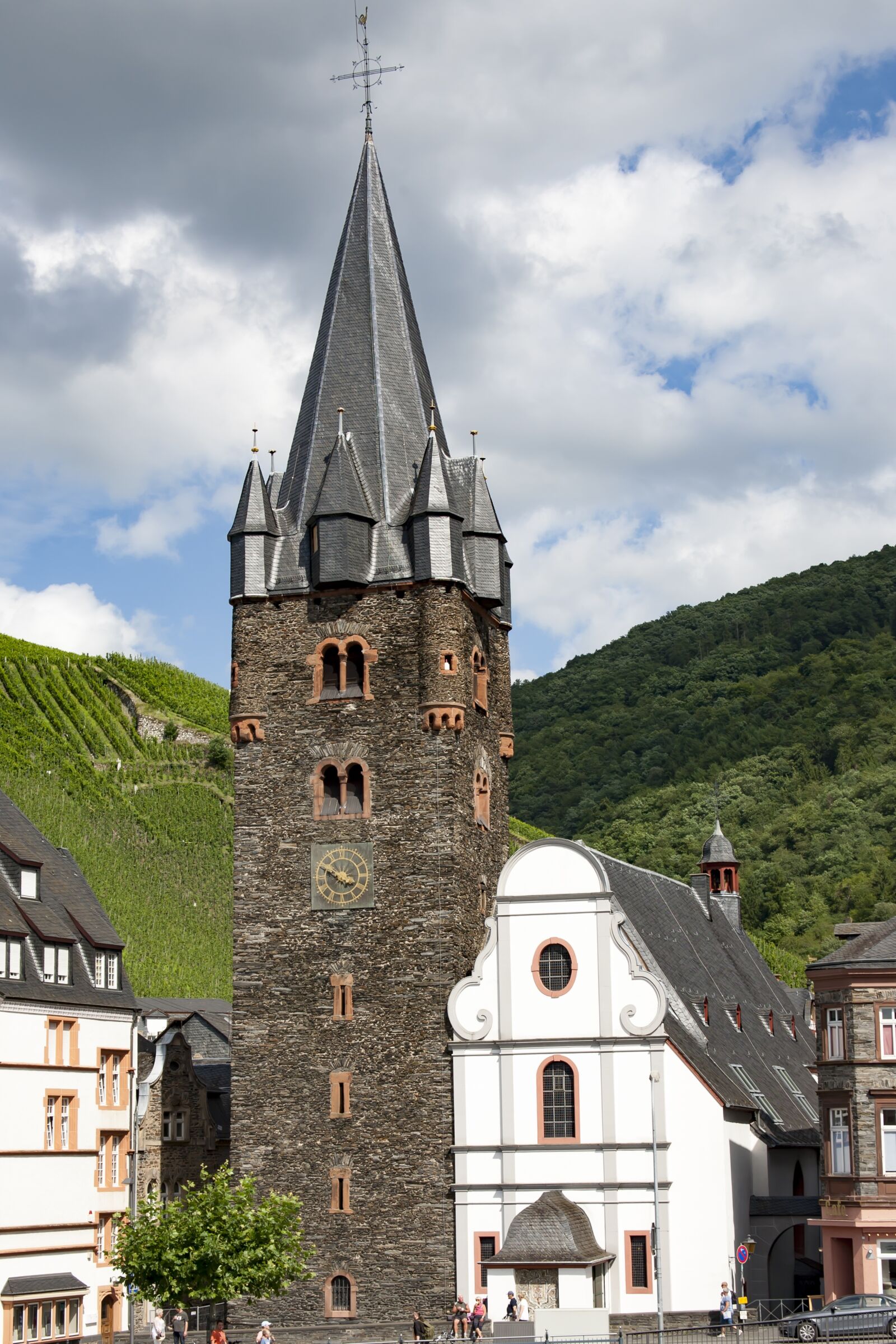 Canon EOS 5D + Canon EF 28-135mm F3.5-5.6 IS USM sample photo. Bernkastel kues, church, historically photography