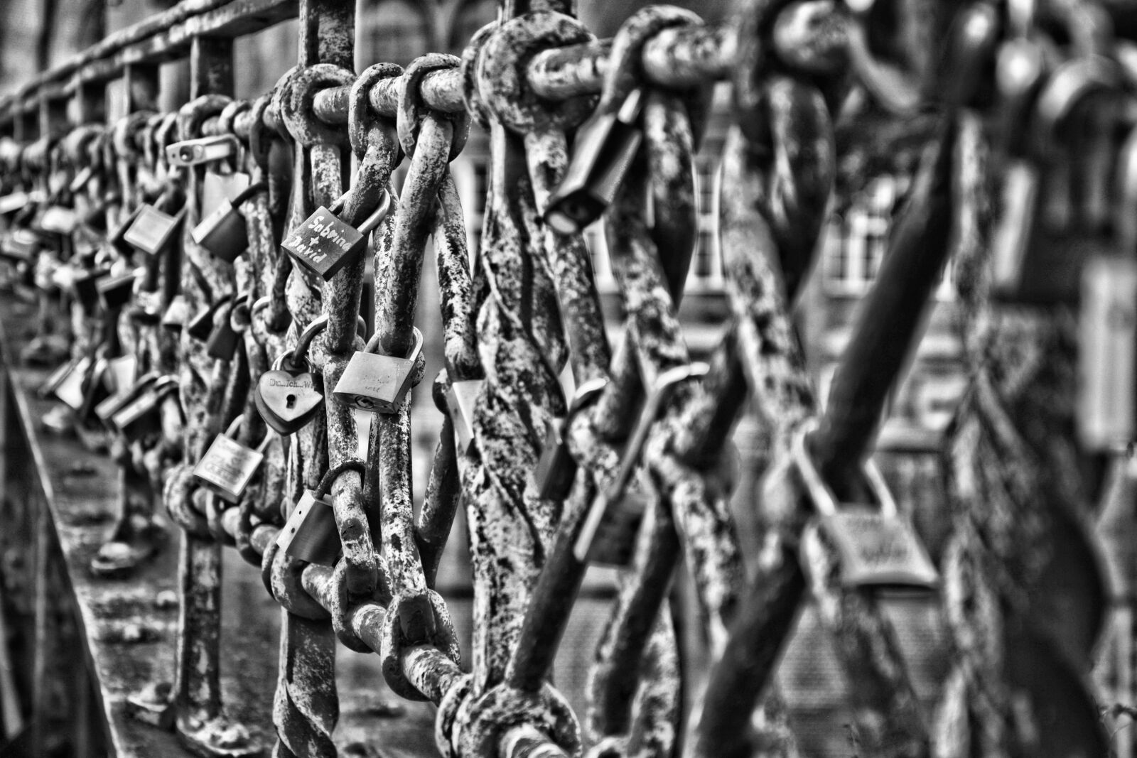 Nikon D5200 sample photo. Castle, padlock, love photography