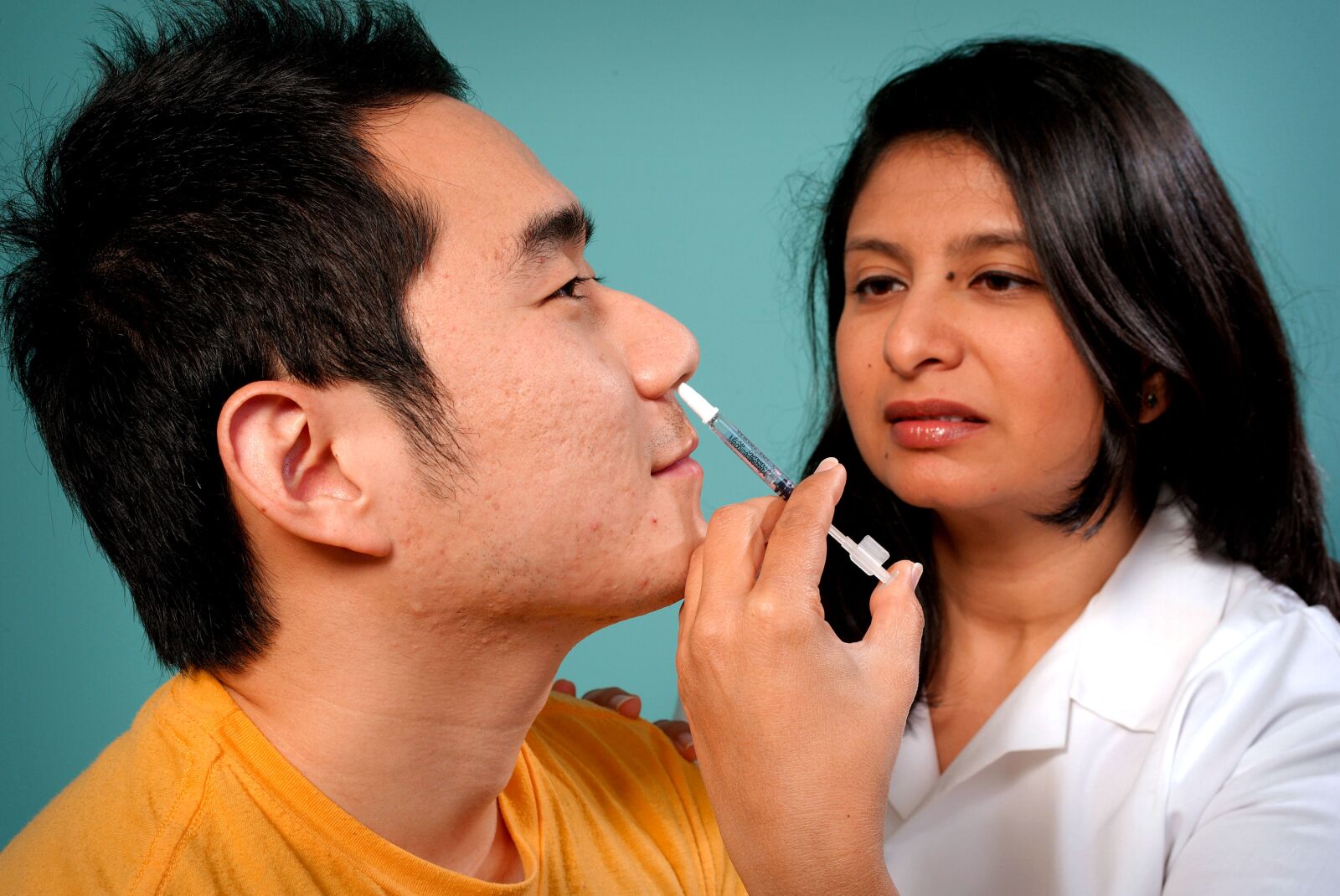Nikon D3 sample photo. Delivering, vaccine, mist, nostril photography