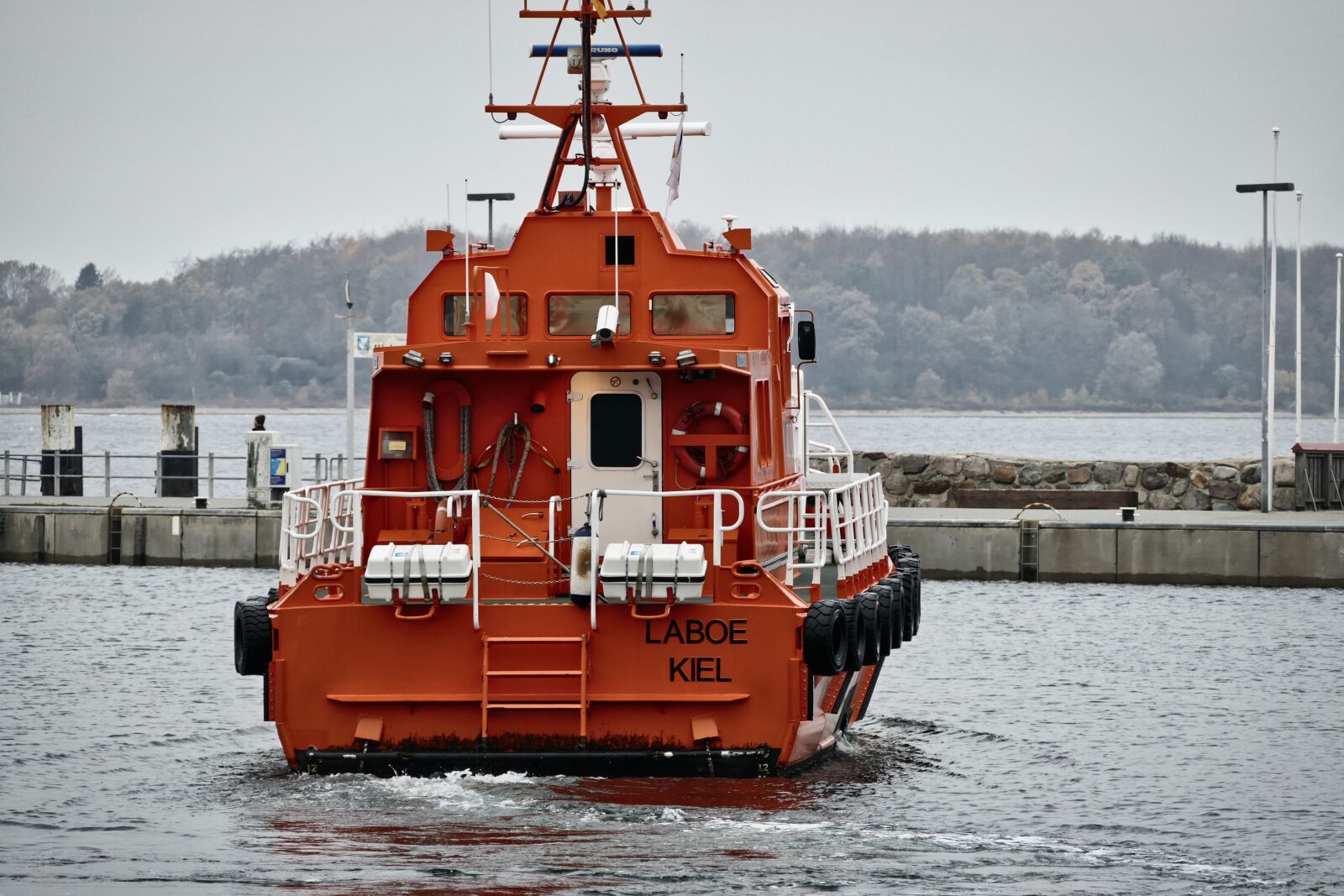 Panasonic Lumix DMC-FZ1000 sample photo. Ship, boat, pilot photography