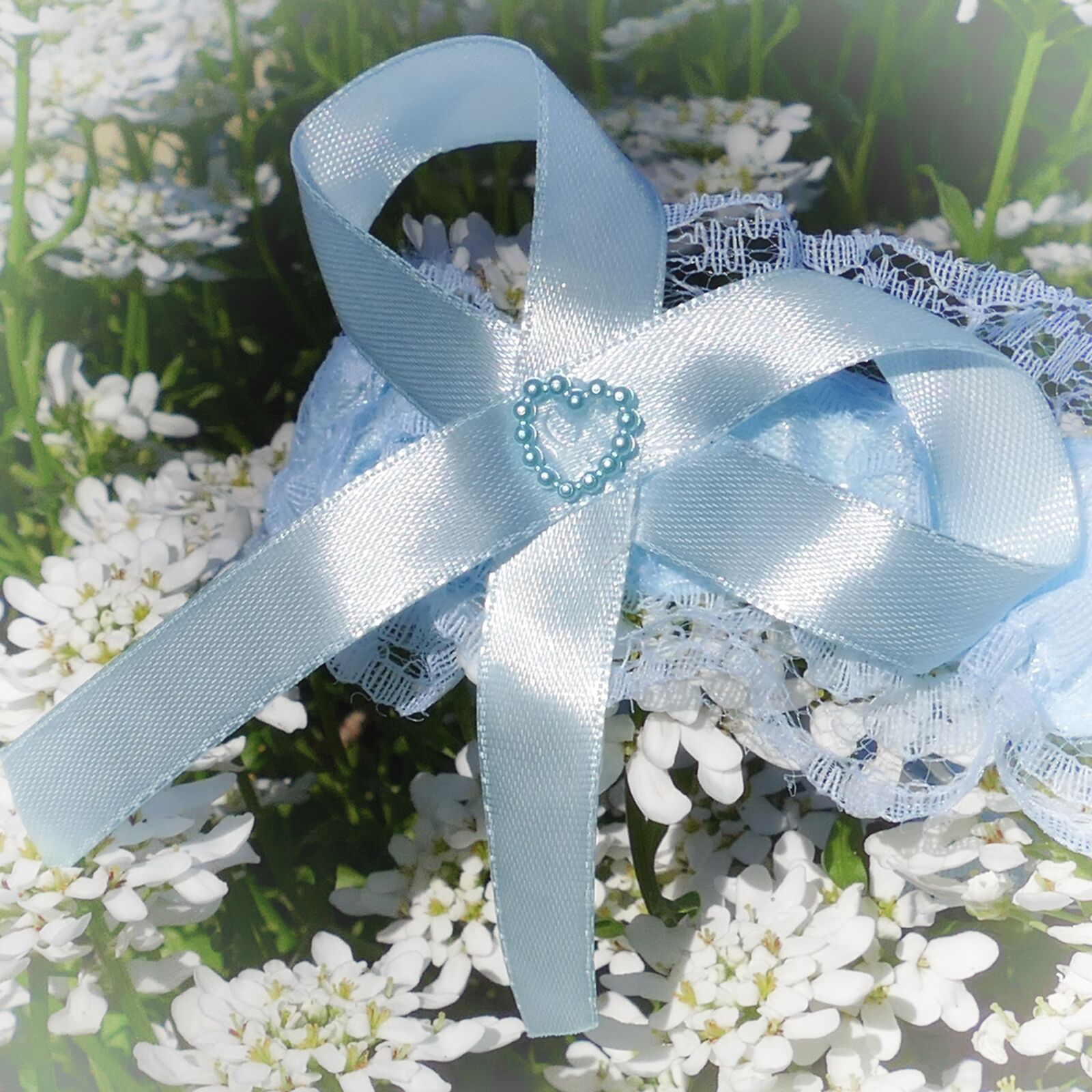 Panasonic Lumix DMC-FZ1000 sample photo. Wedding, garter belt, flowers photography
