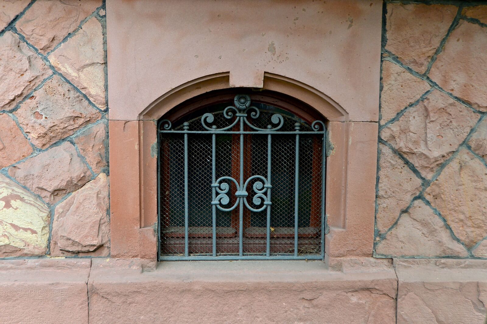 Nikon D3200 sample photo. Basement, lattice window, art photography