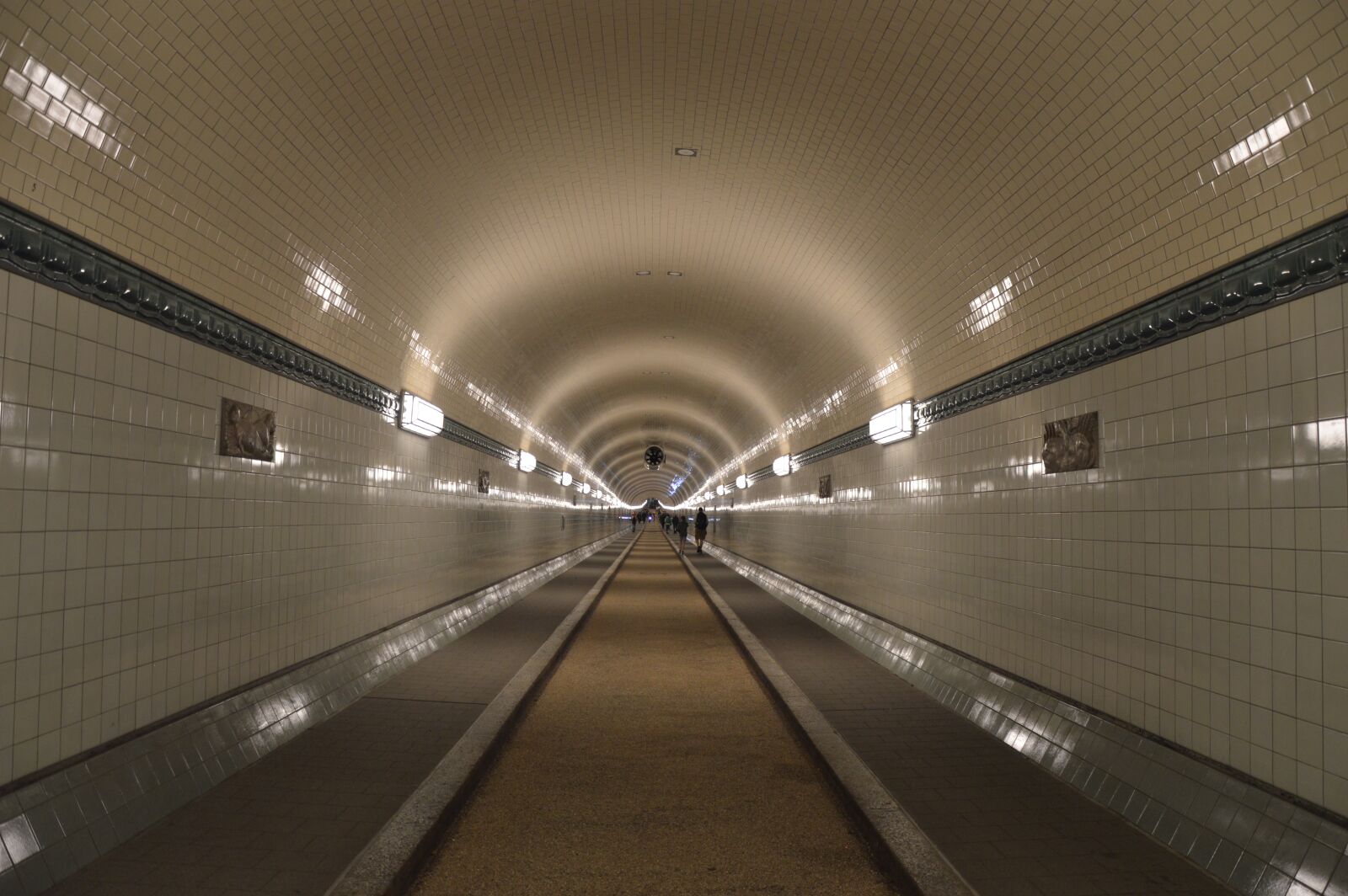 Nikon D3200 sample photo. Hamburg, germany, elbtunnel photography