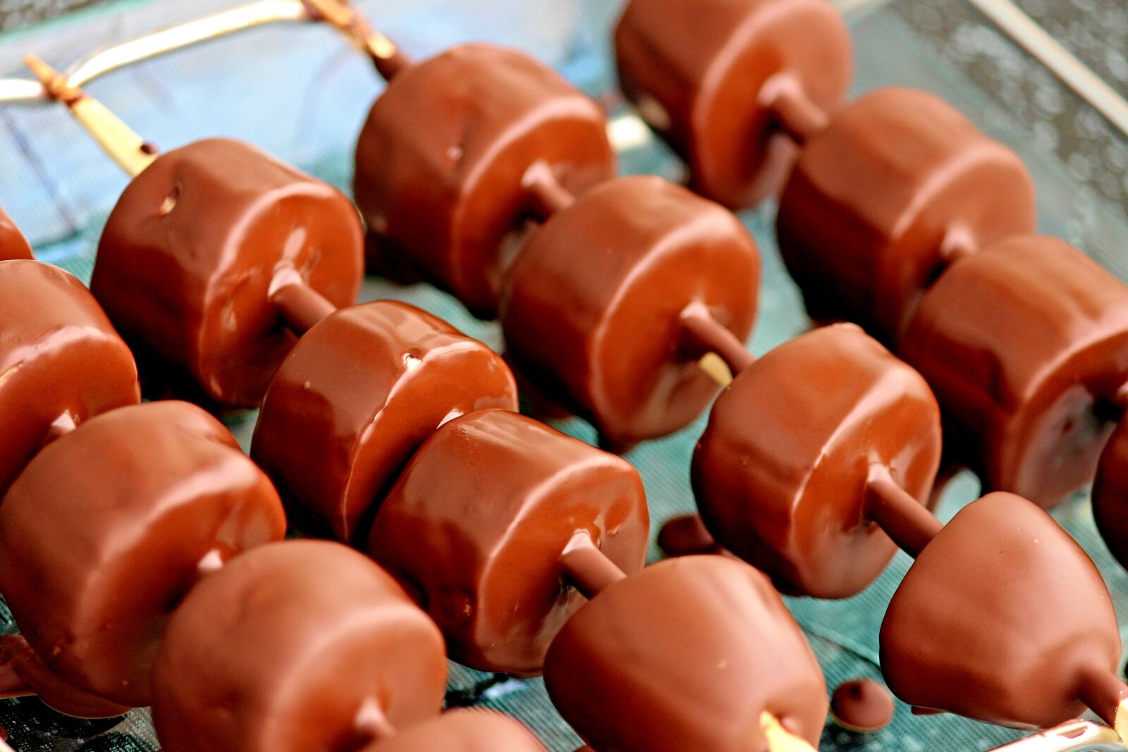 Canon EOS 1100D (EOS Rebel T3 / EOS Kiss X50) sample photo. Chocolate, spit, chocolate spit photography