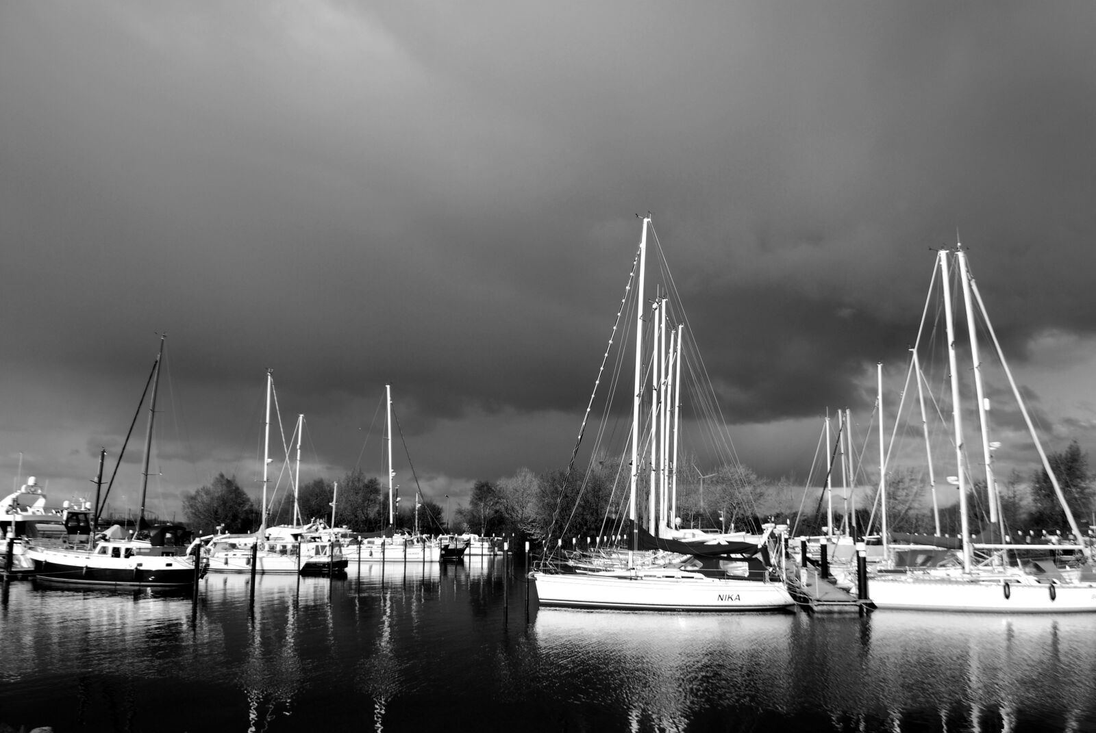 Nikon D40X sample photo. Storm, boats, lake photography