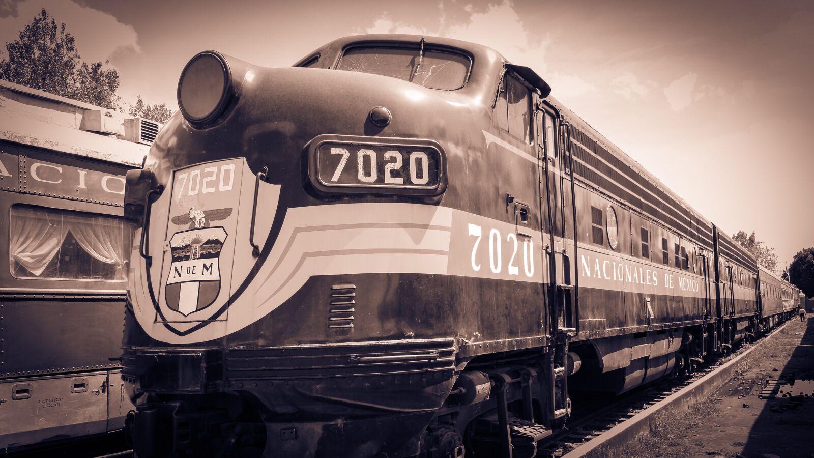 Canon EOS 600D (Rebel EOS T3i / EOS Kiss X5) sample photo. Locomotive, train, railway photography