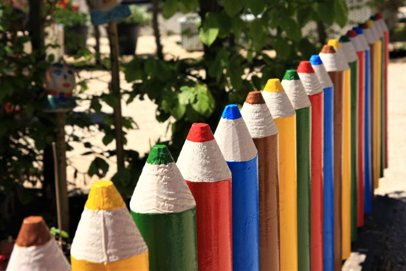 Canon EOS 40D sample photo. Garden fence, pencil, colored photography