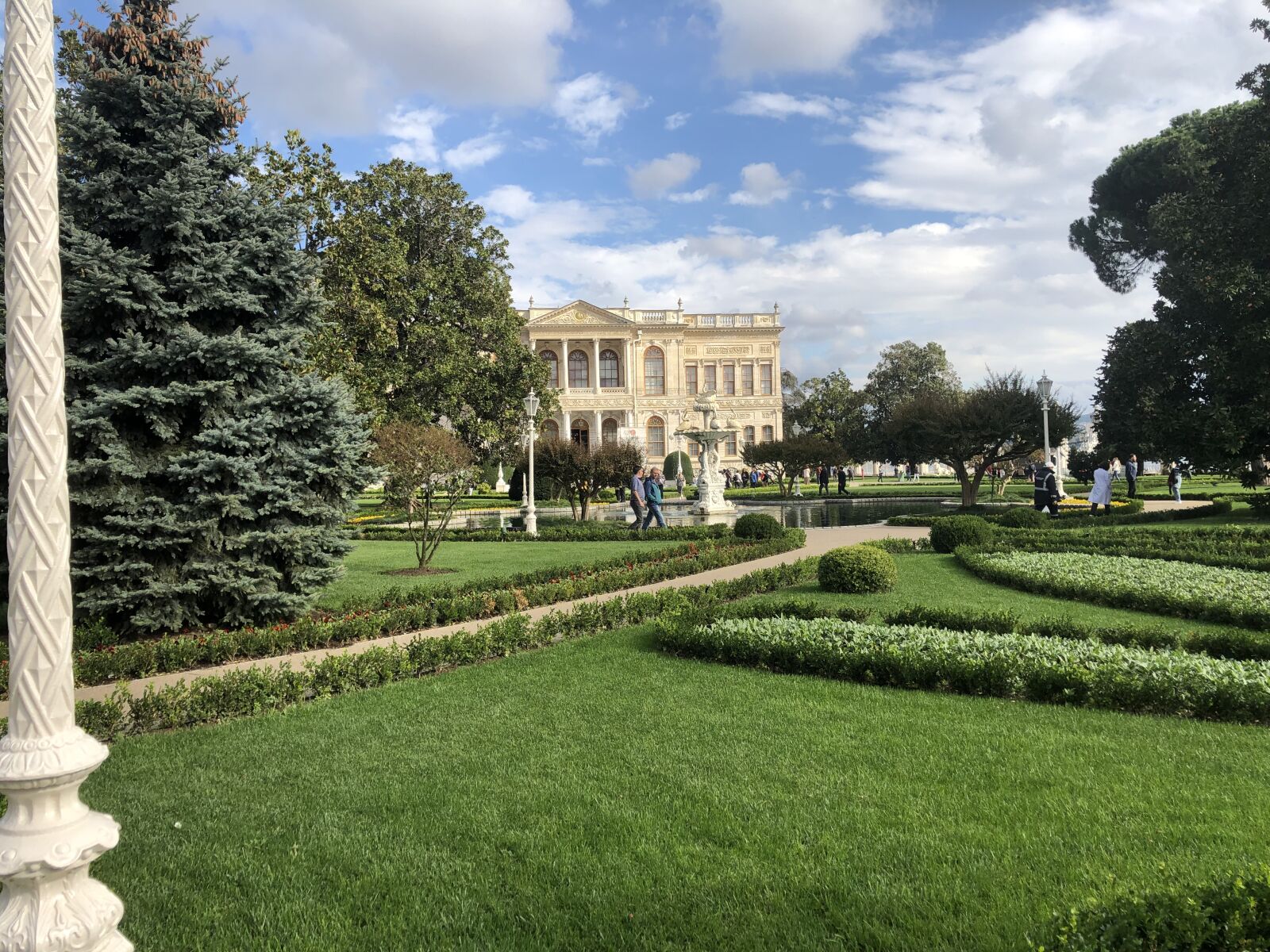 iPhone 8 Plus back dual camera 3.99mm f/1.8 sample photo. Dolmabahçe palace İstanbul photography