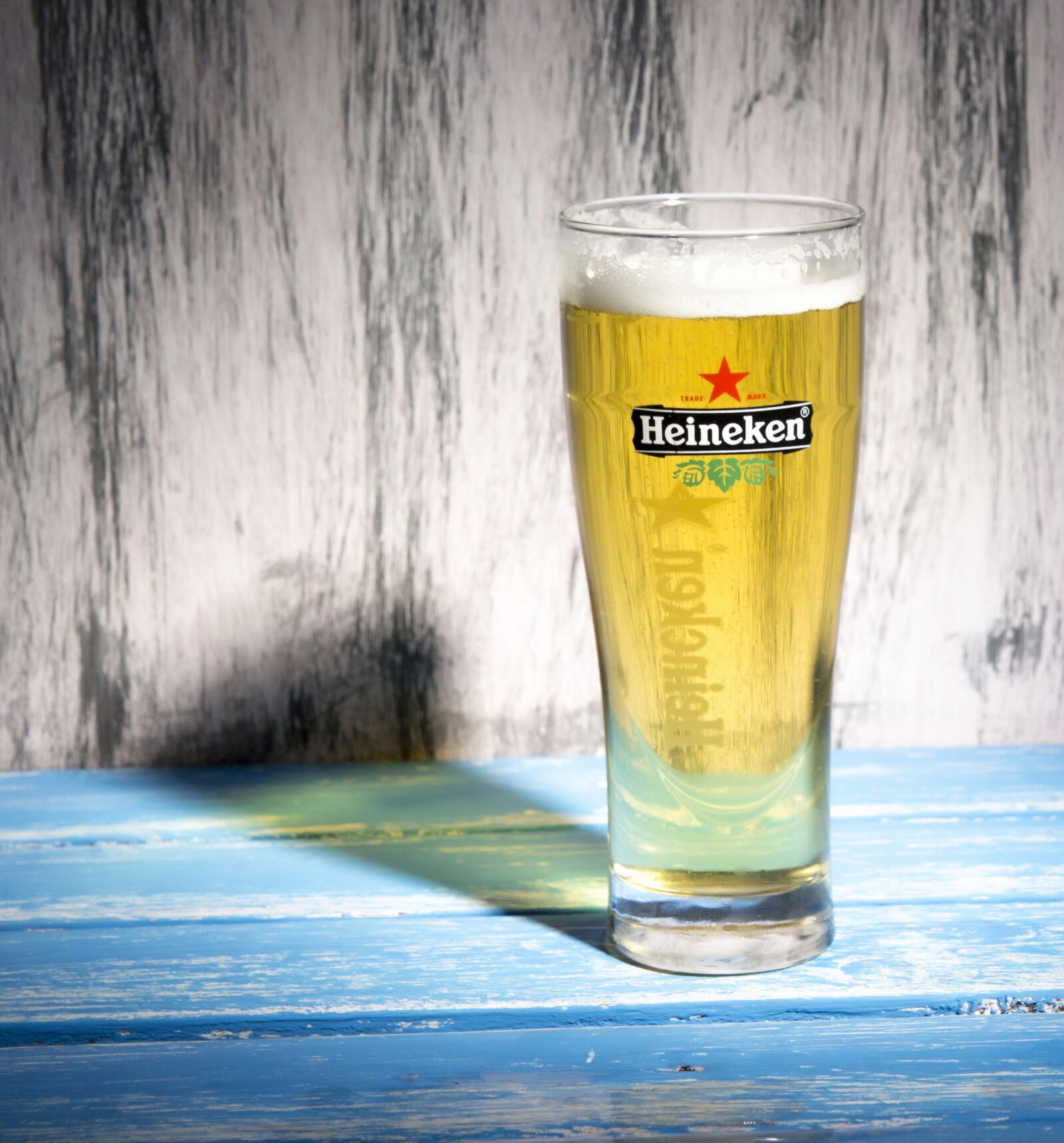 Canon EOS 5D Mark III sample photo. Heineken, beer, glass photography