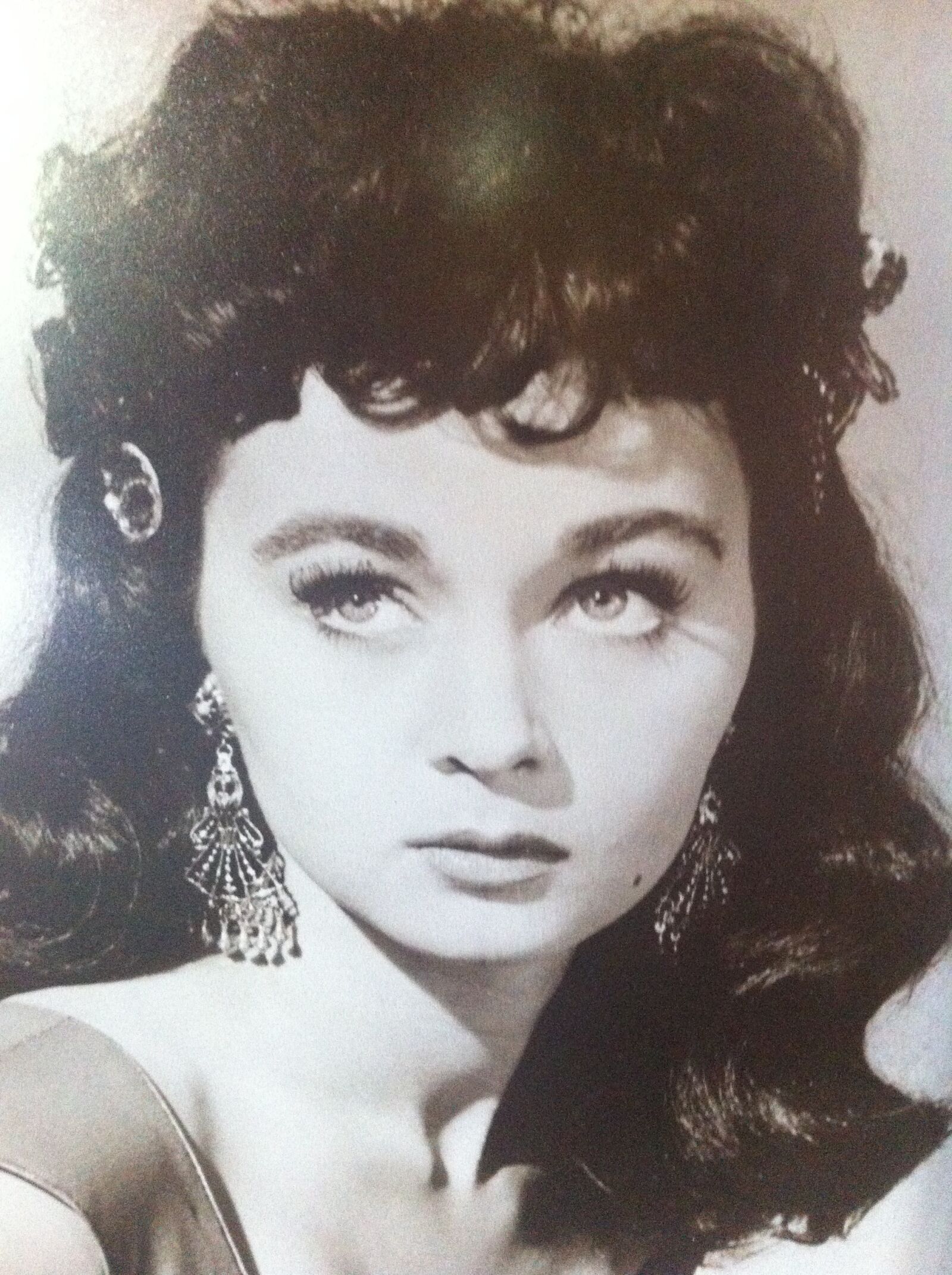 Apple iPhone 4 sample photo. Actress, old hollywood, vintage photography