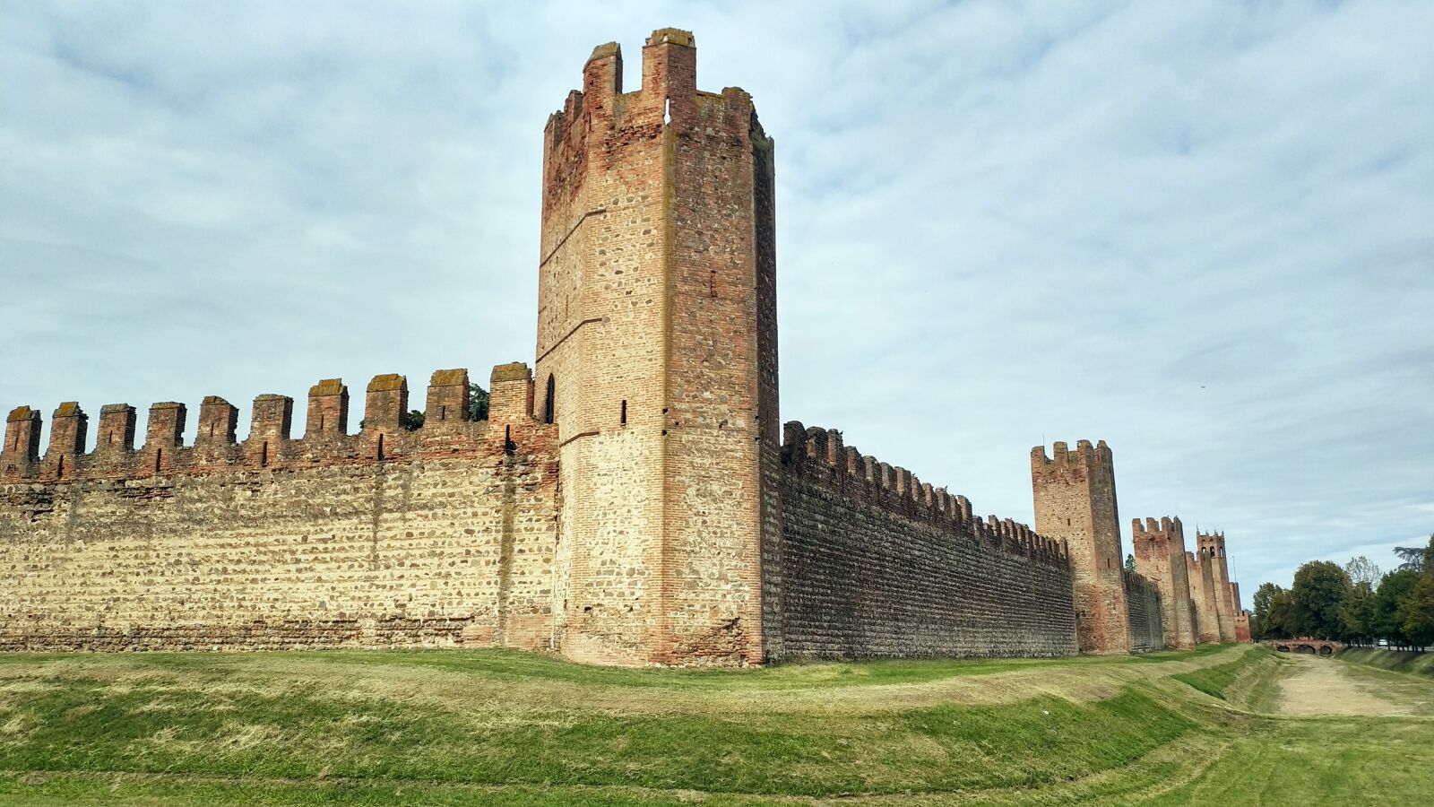 Xiaomi Mi MIX 2 sample photo. The city of montagnana photography