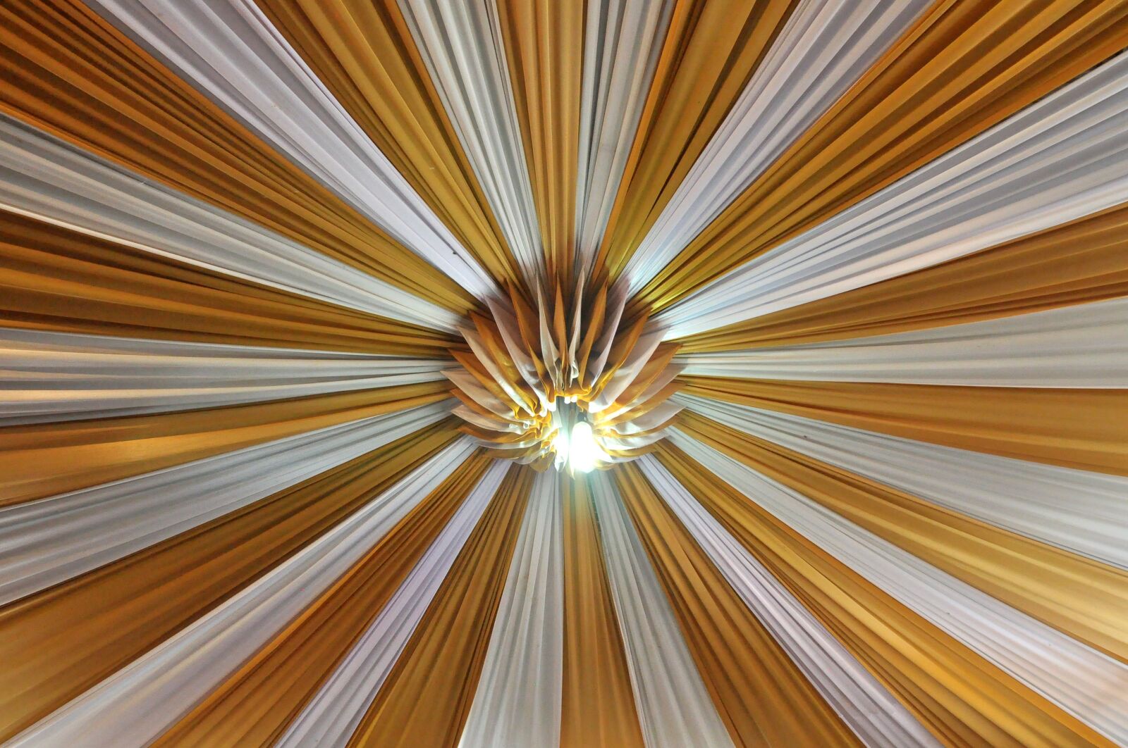 Nikon D5000 sample photo. Roof, fabric, lamp photography