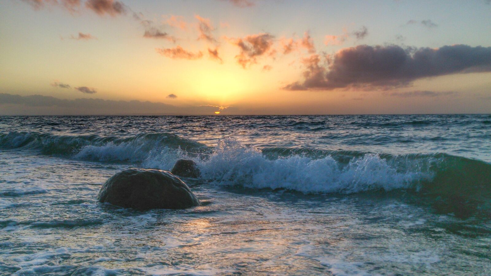 Sony Xperia V sample photo. Sunset, sea, beach photography